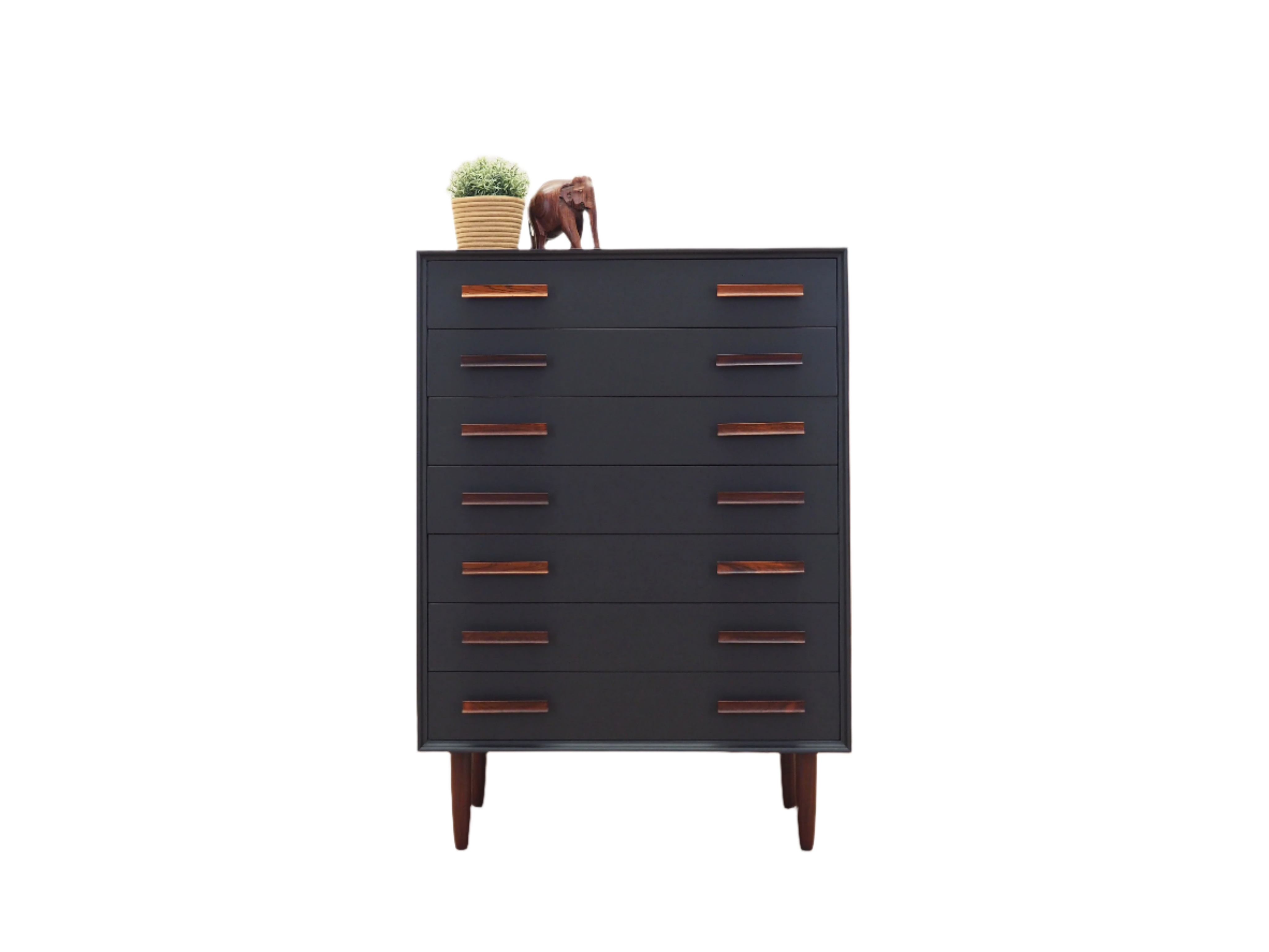 Rosewood_chest_of_drawers_Danish_design_1970s_production_Denmark