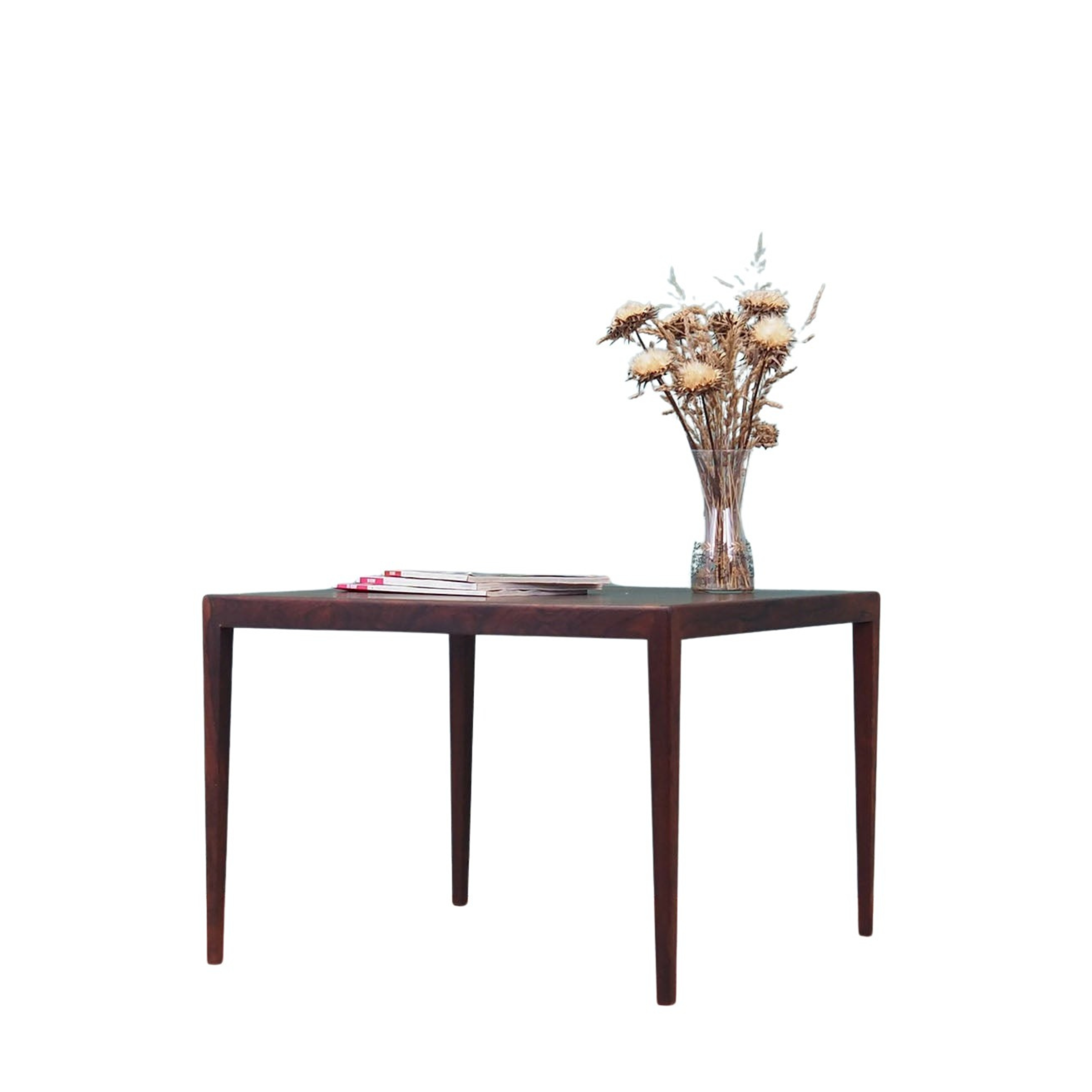 Rosewood_coffee_table_in_Danish_design_1970s_production_Denmark