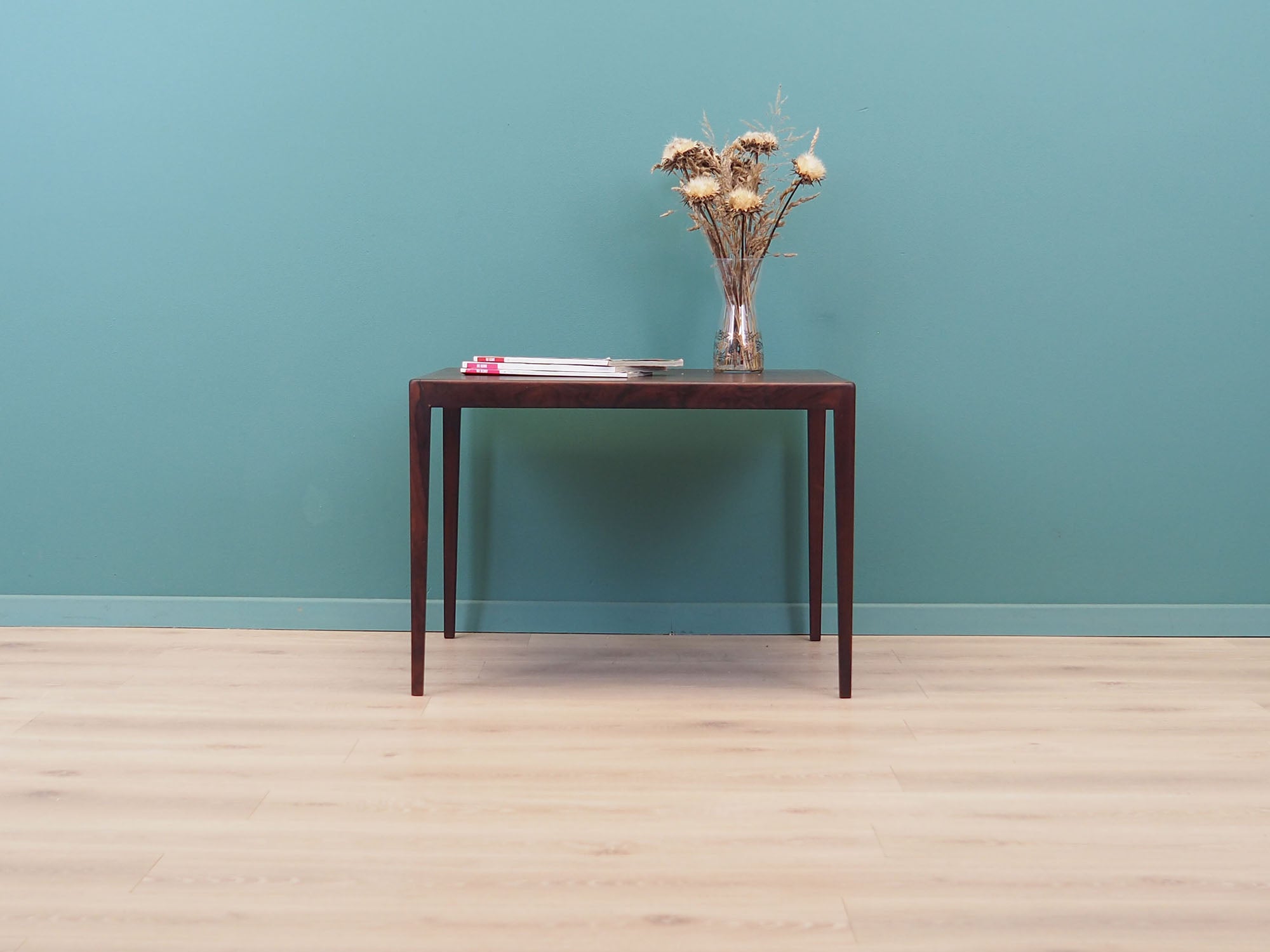Rosewood_coffee_table_in_Danish_design_1970s_production_Denmark