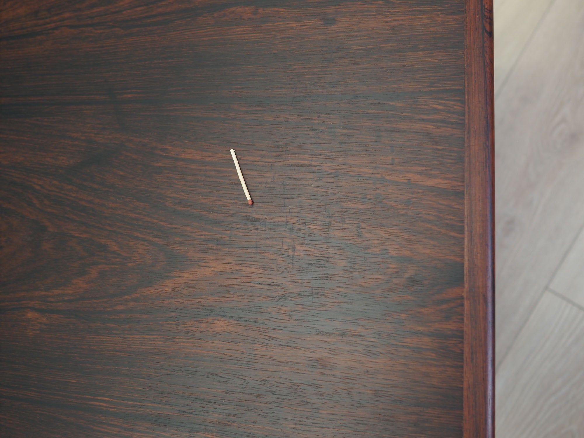 Rosewood_coffee_table_in_Danish_design_1970s_production_Denmark