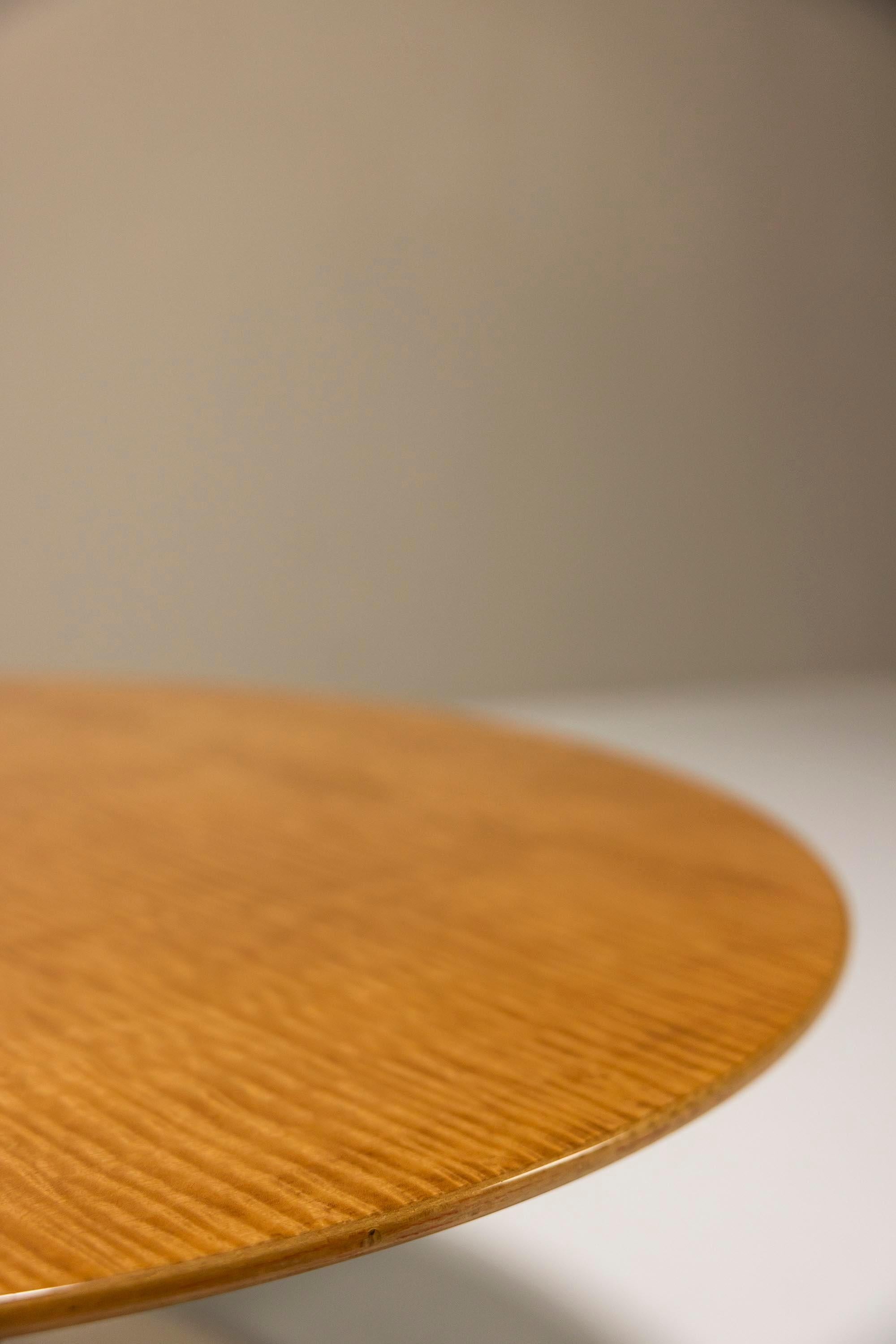 Round_Coffee_Table_In_Bird_s_Eye_Maple_And_Aluminum_By_Sergio_Saporiti