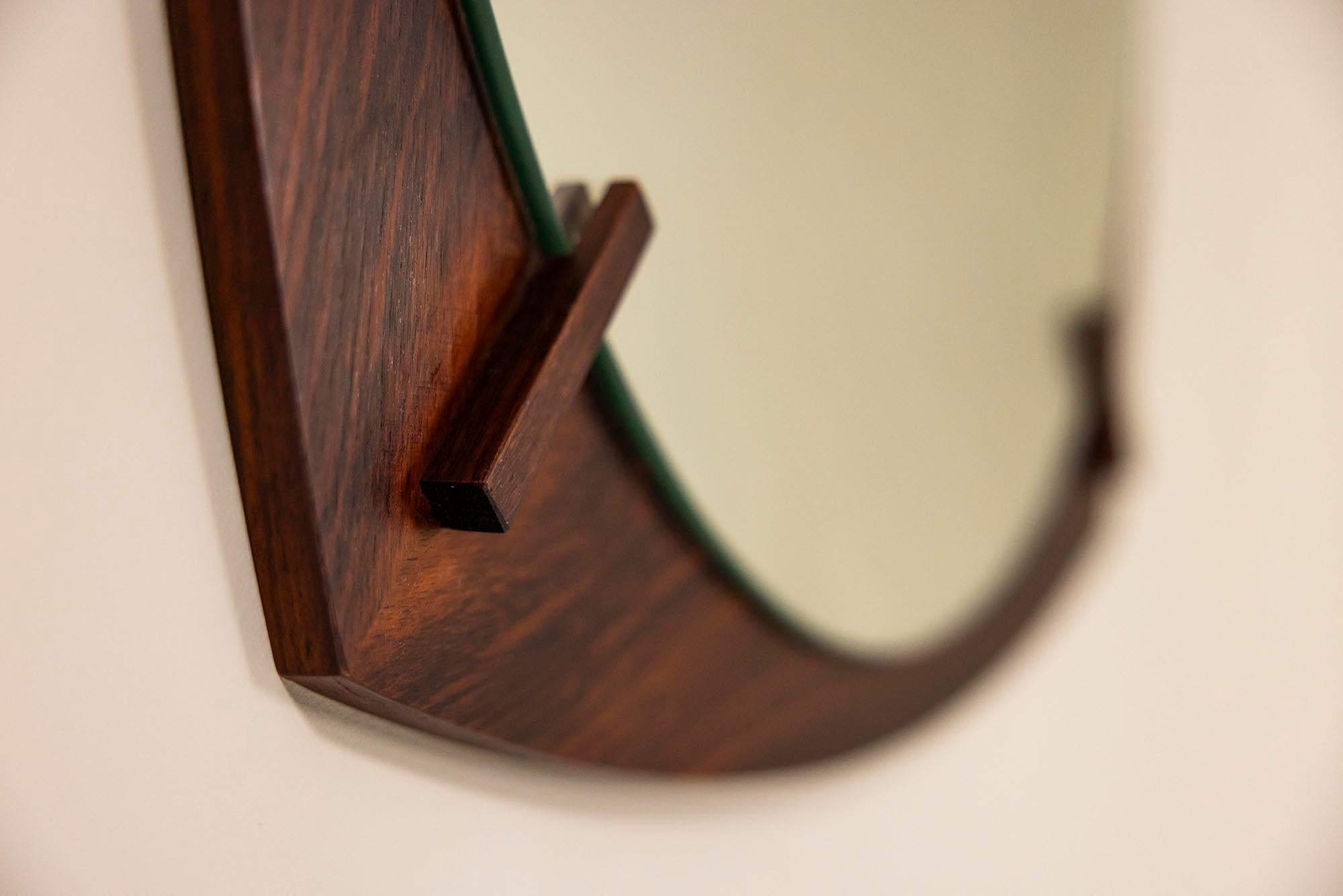 Round_Mirror_with_Outward_Curved_Rosewood_Frame_Italy_1960s