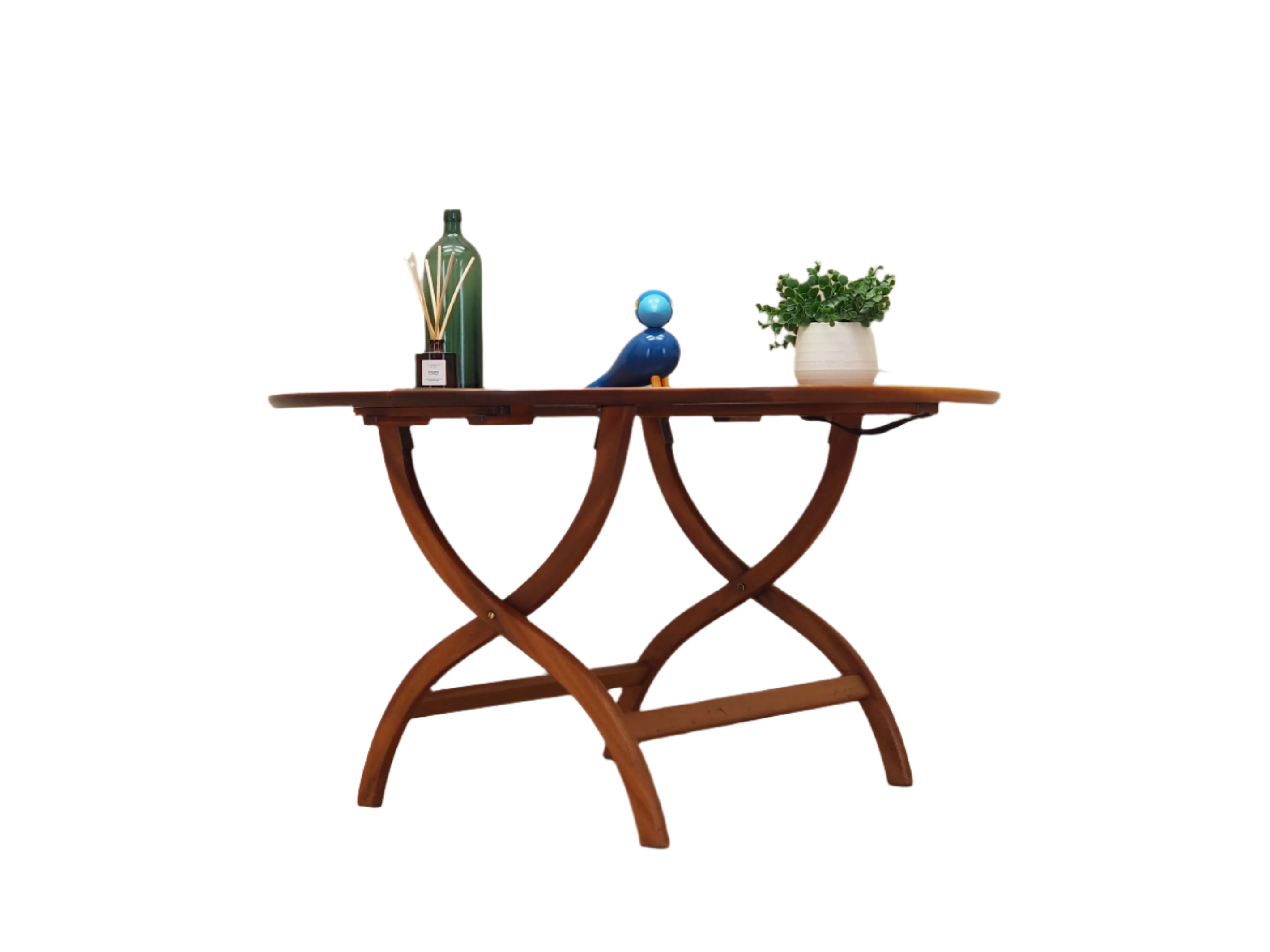 Round_mahogany_coffee_table_in_Danish_design_1970s_production_Denmark