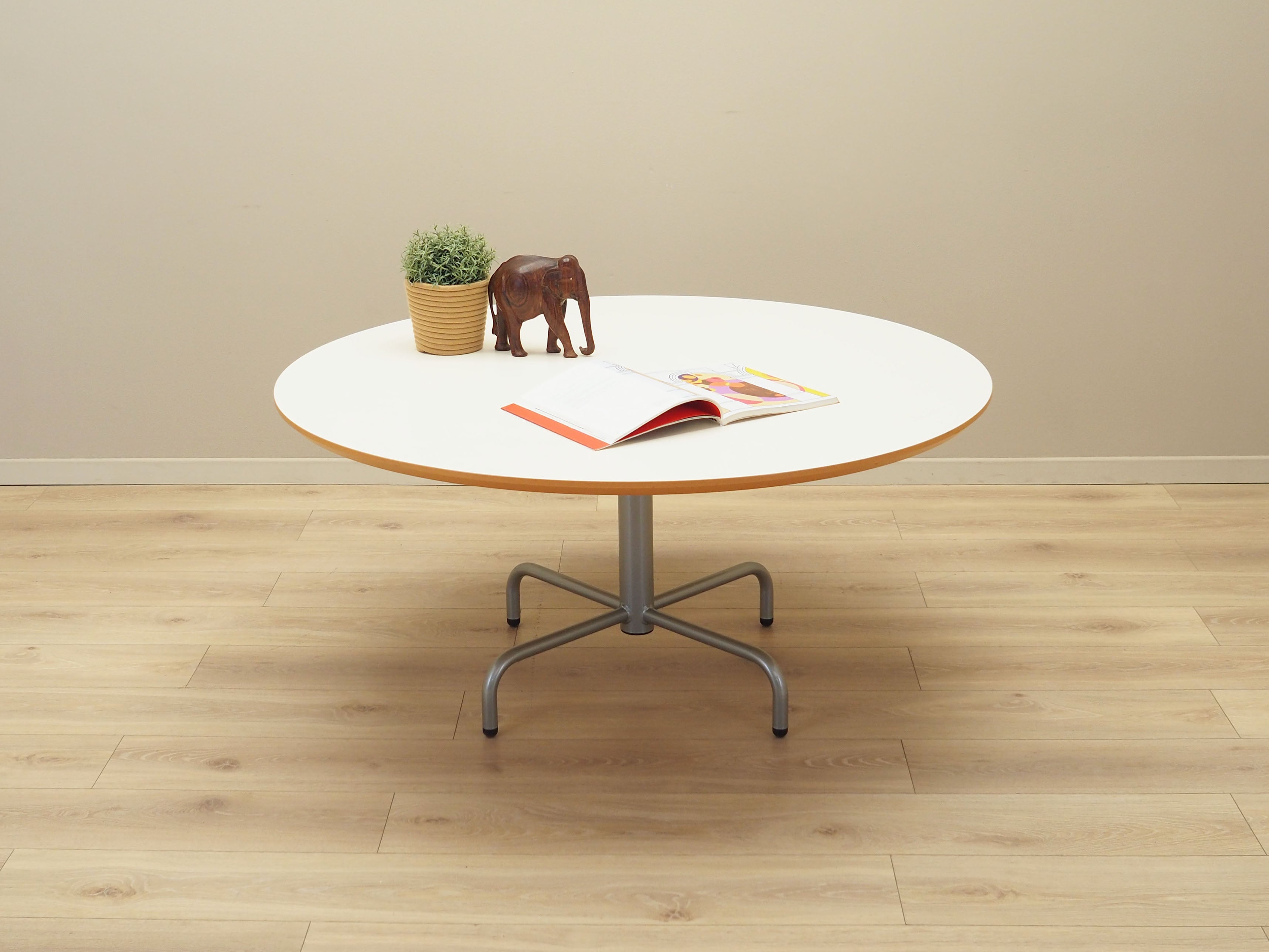 Round_table_Danish_design_1990s_production_Denmark