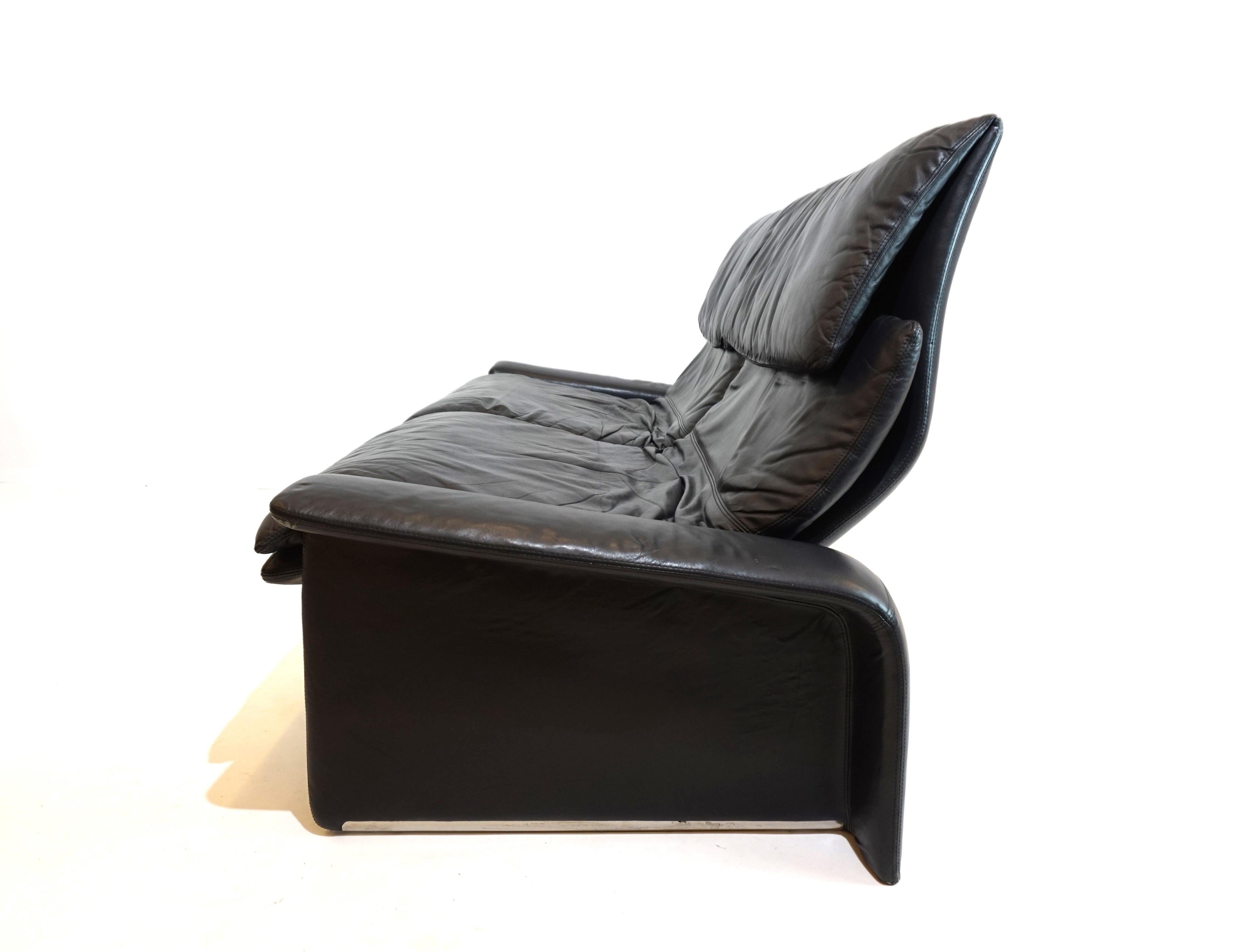 Saporiti_Italia_2_seater_leather_sofa_by_Giovanni_Offredi