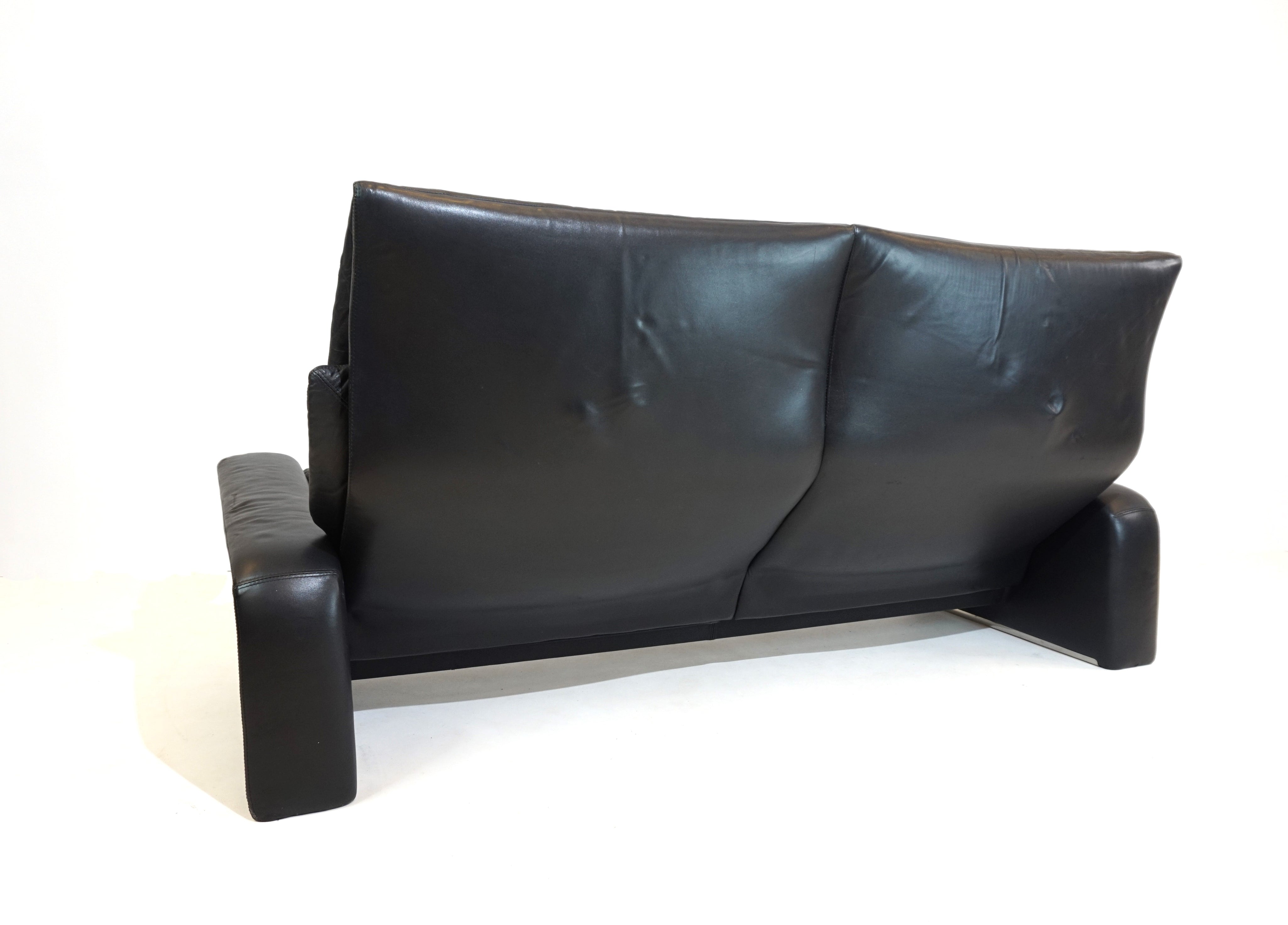 Saporiti_Italia_2_seater_leather_sofa_by_Giovanni_Offredi