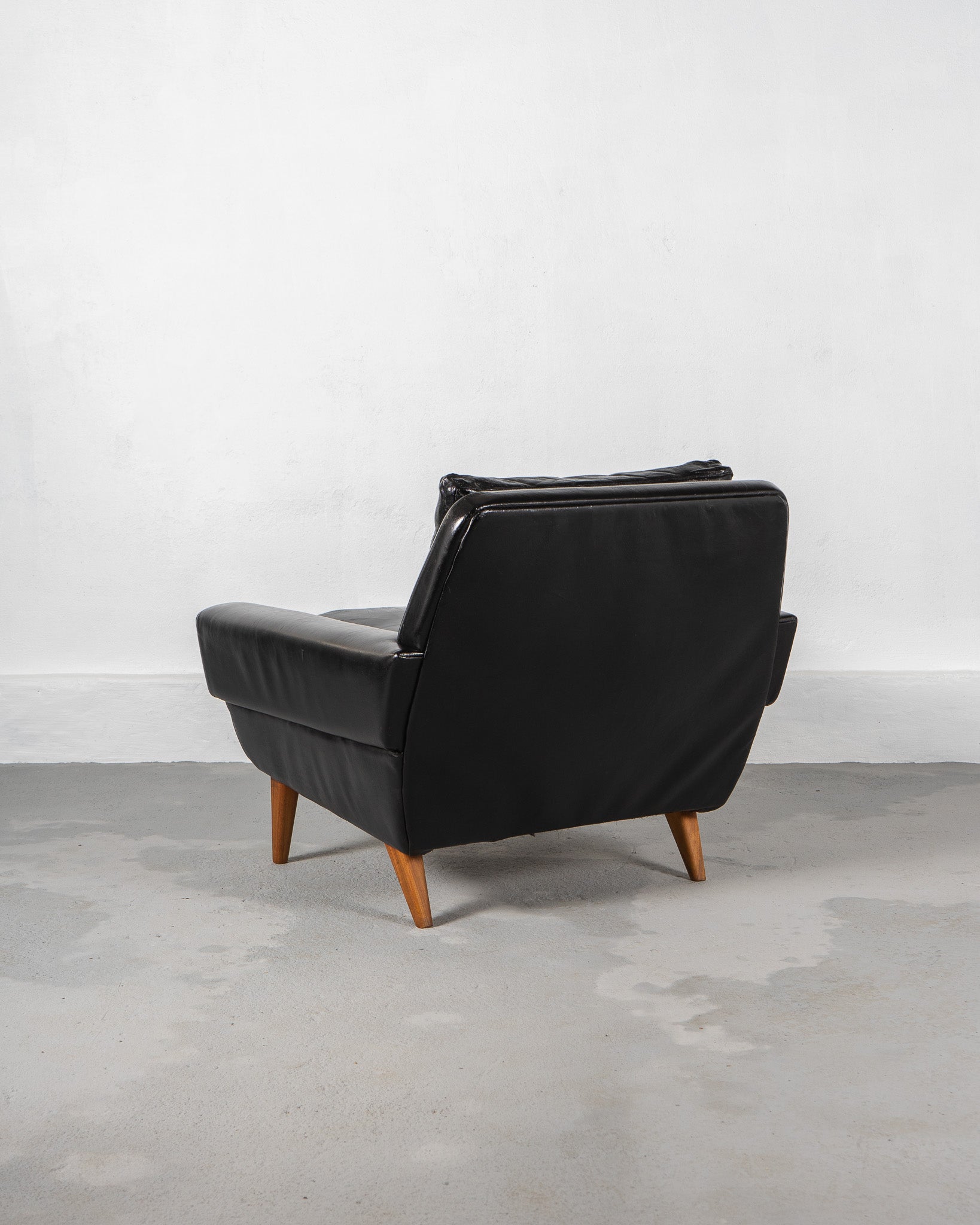 Scandinavian_Black_Leather_and_Teak_Armchair_Denmark_circa_1960