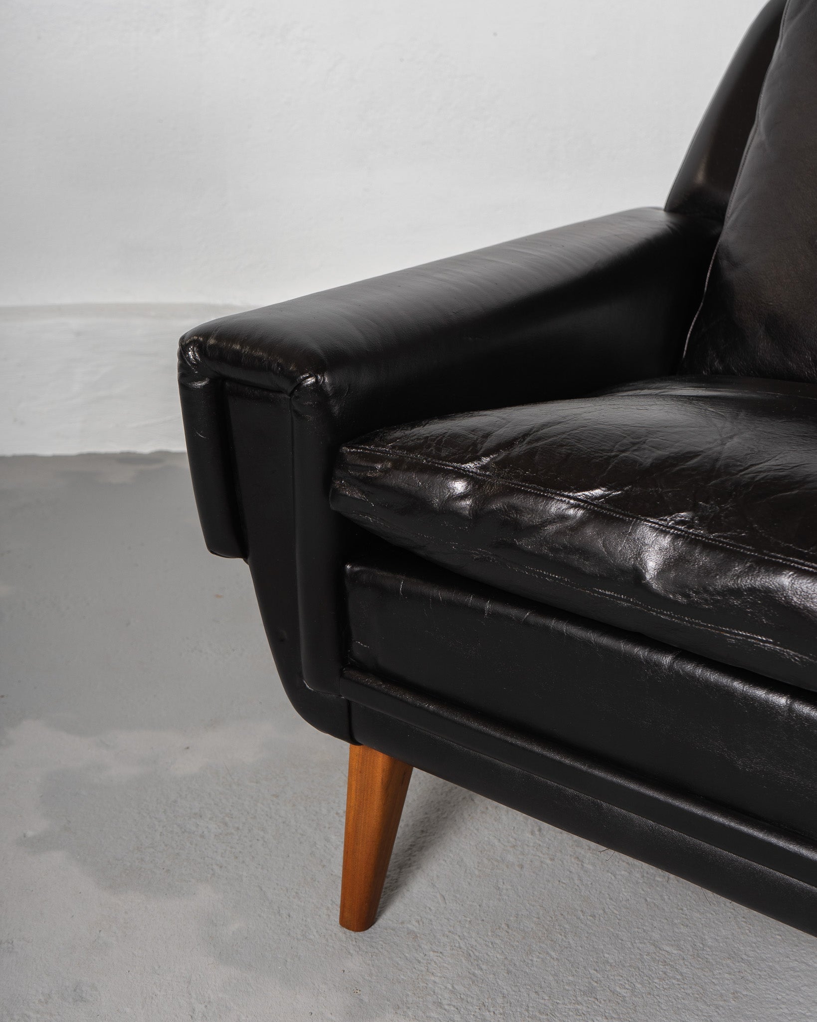 Scandinavian_Black_Leather_and_Teak_Armchair_Denmark_circa_1960