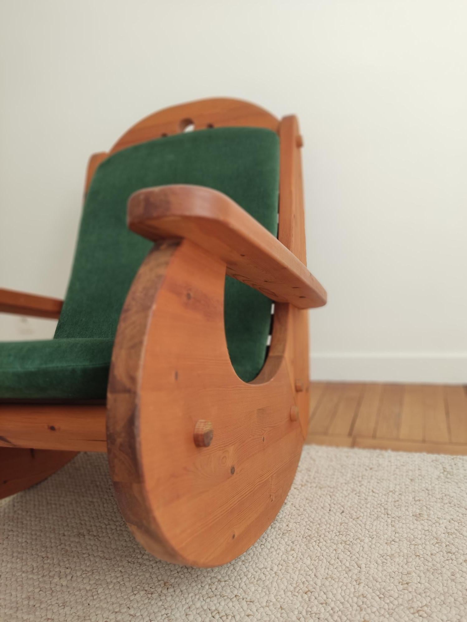 Scandinavian_pine_wood_Rocking_chair