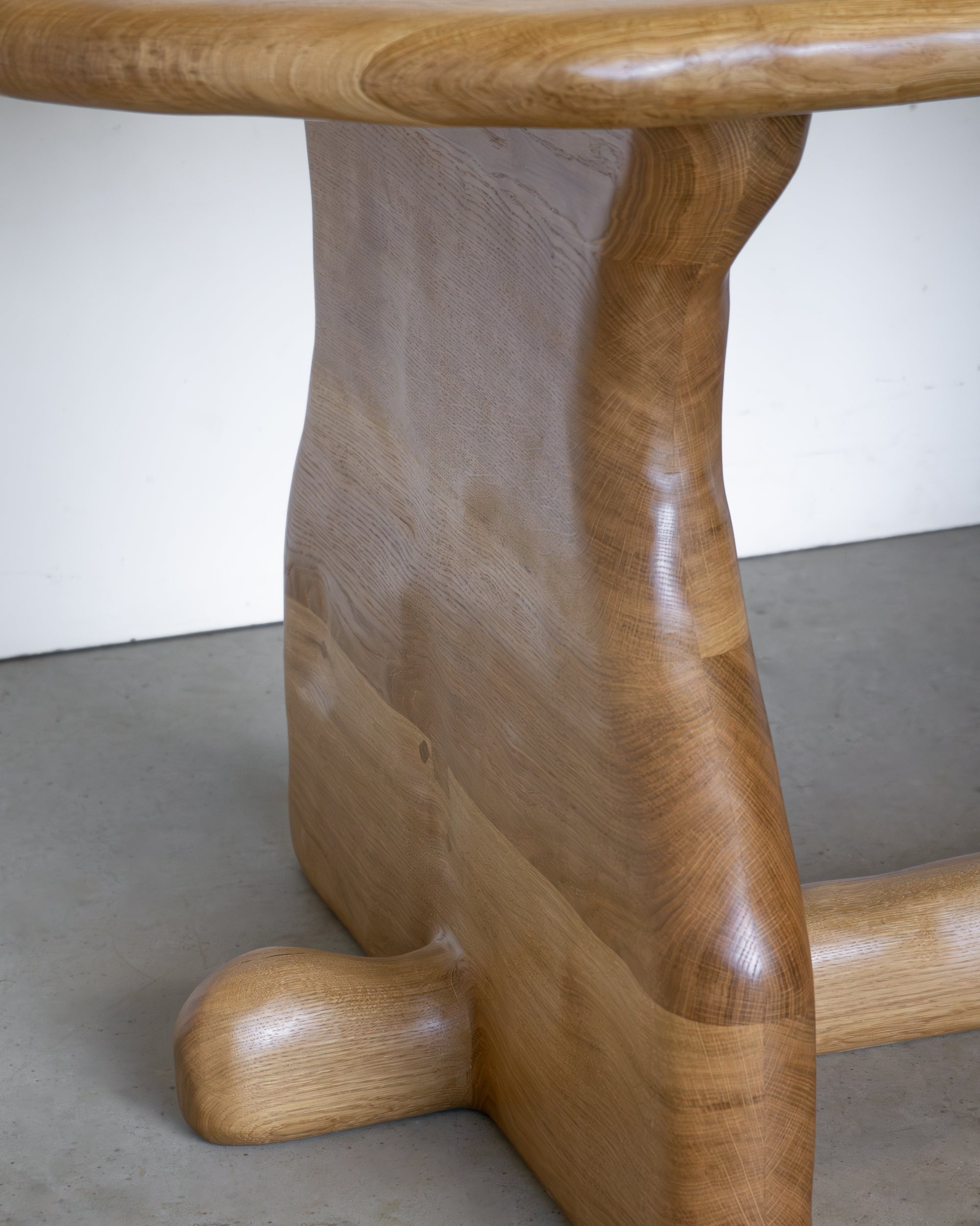 Sculptural_Dining_Table_in_Oak_Wood