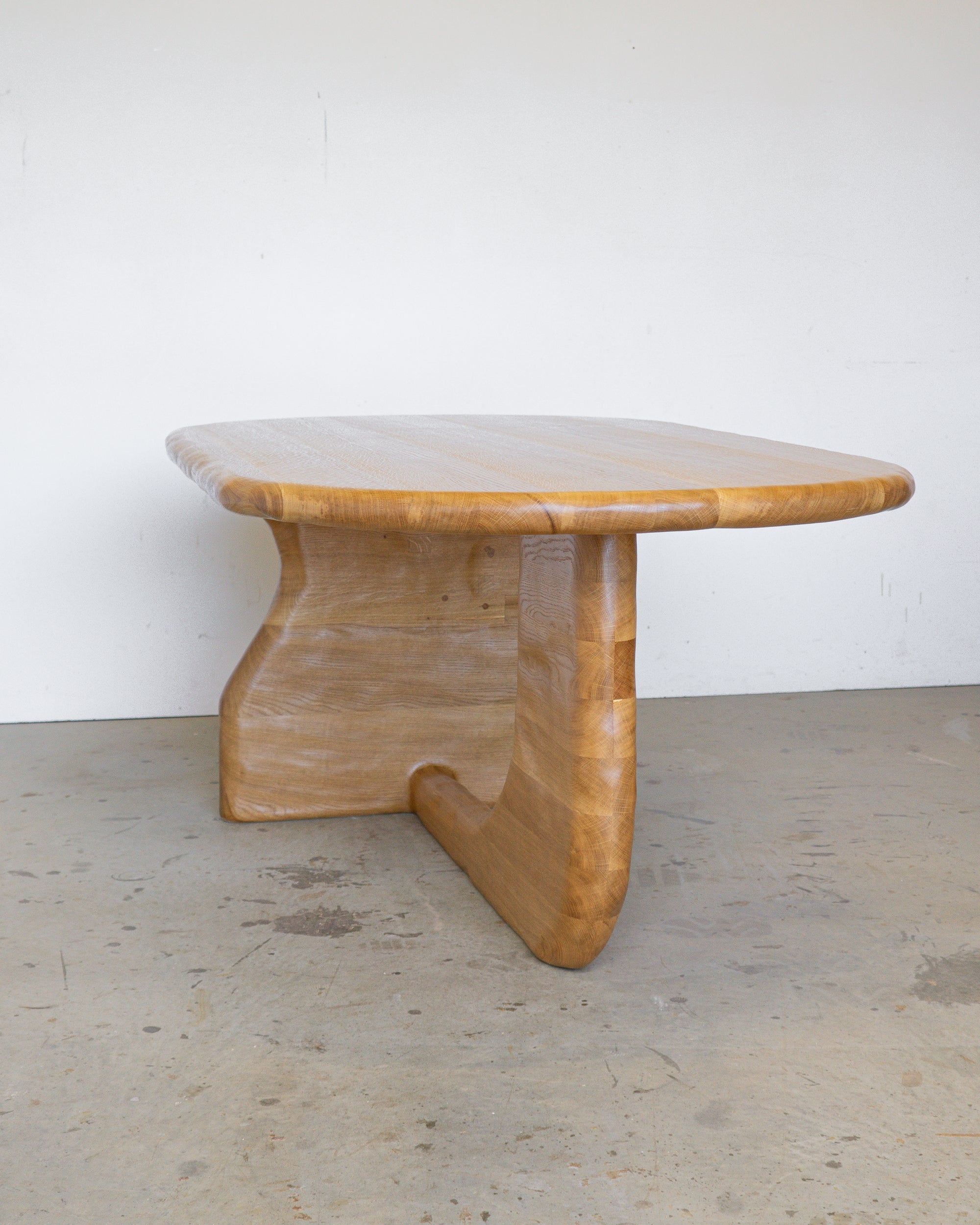 Sculptural_Dining_Table_in_Oak_Wood
