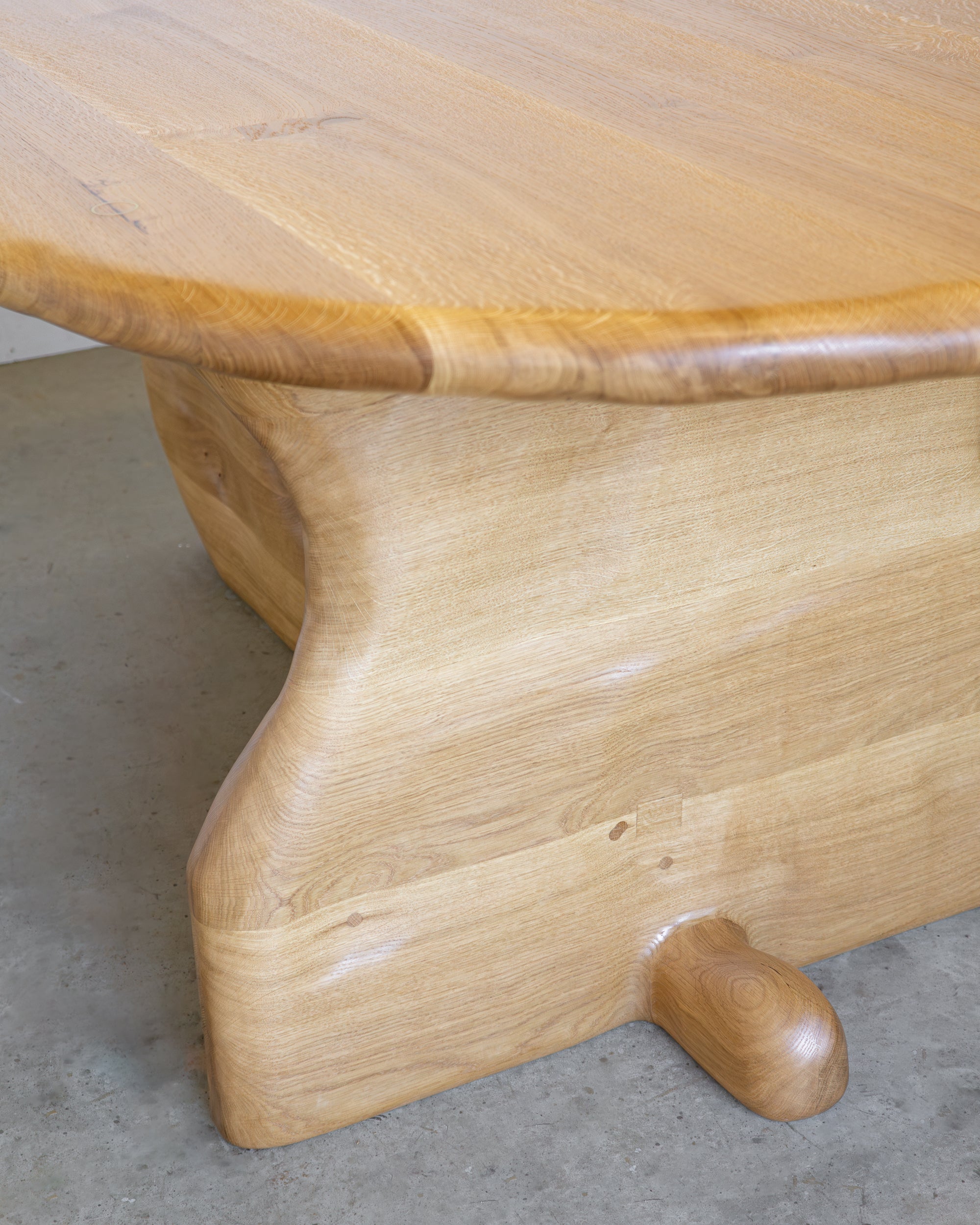 Sculptural_Dining_Table_in_Oak_Wood