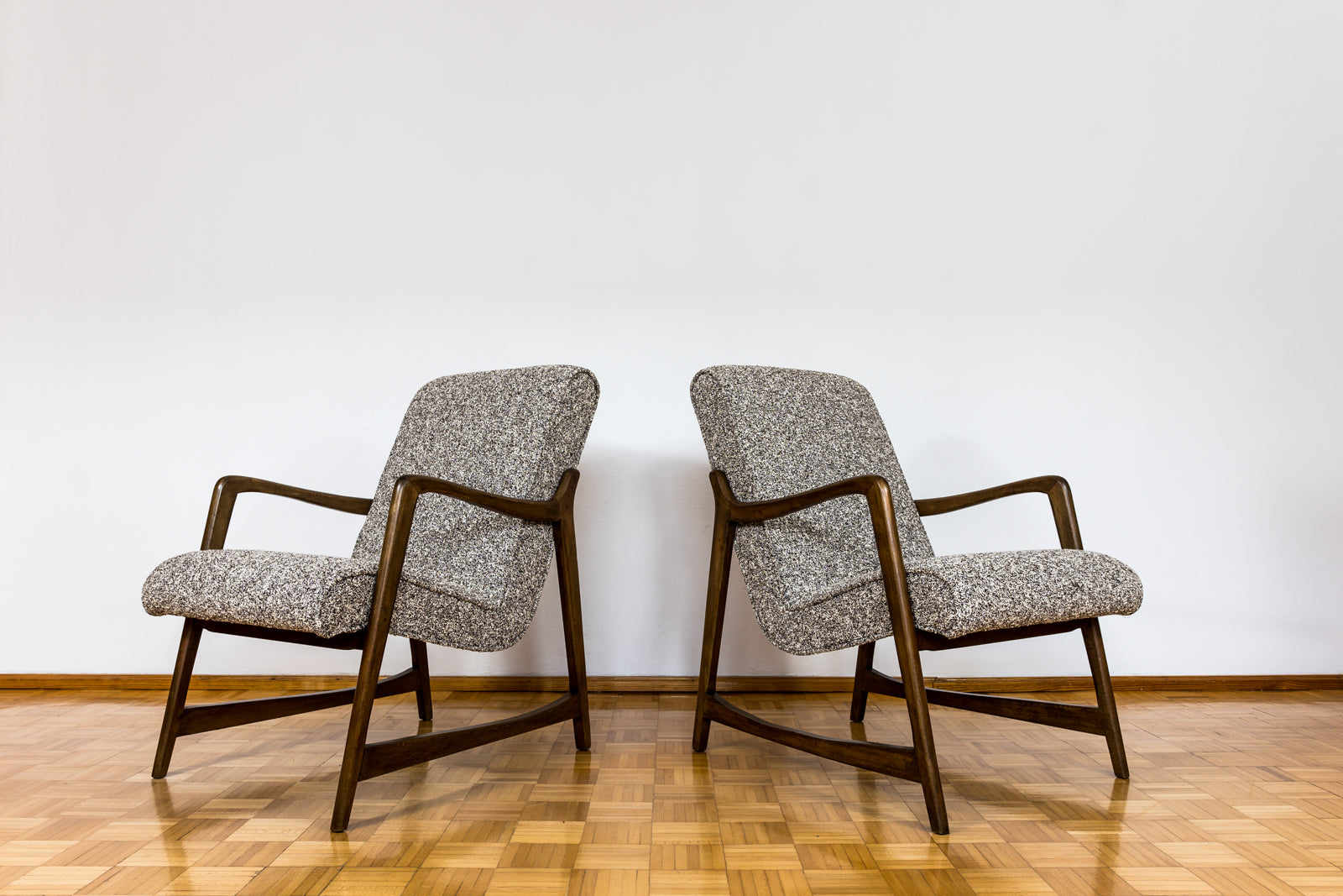 Set_of_2_Armchairs_Type_364_by_Barbara_Fenrych_W_c_awska_Poland_1960_s