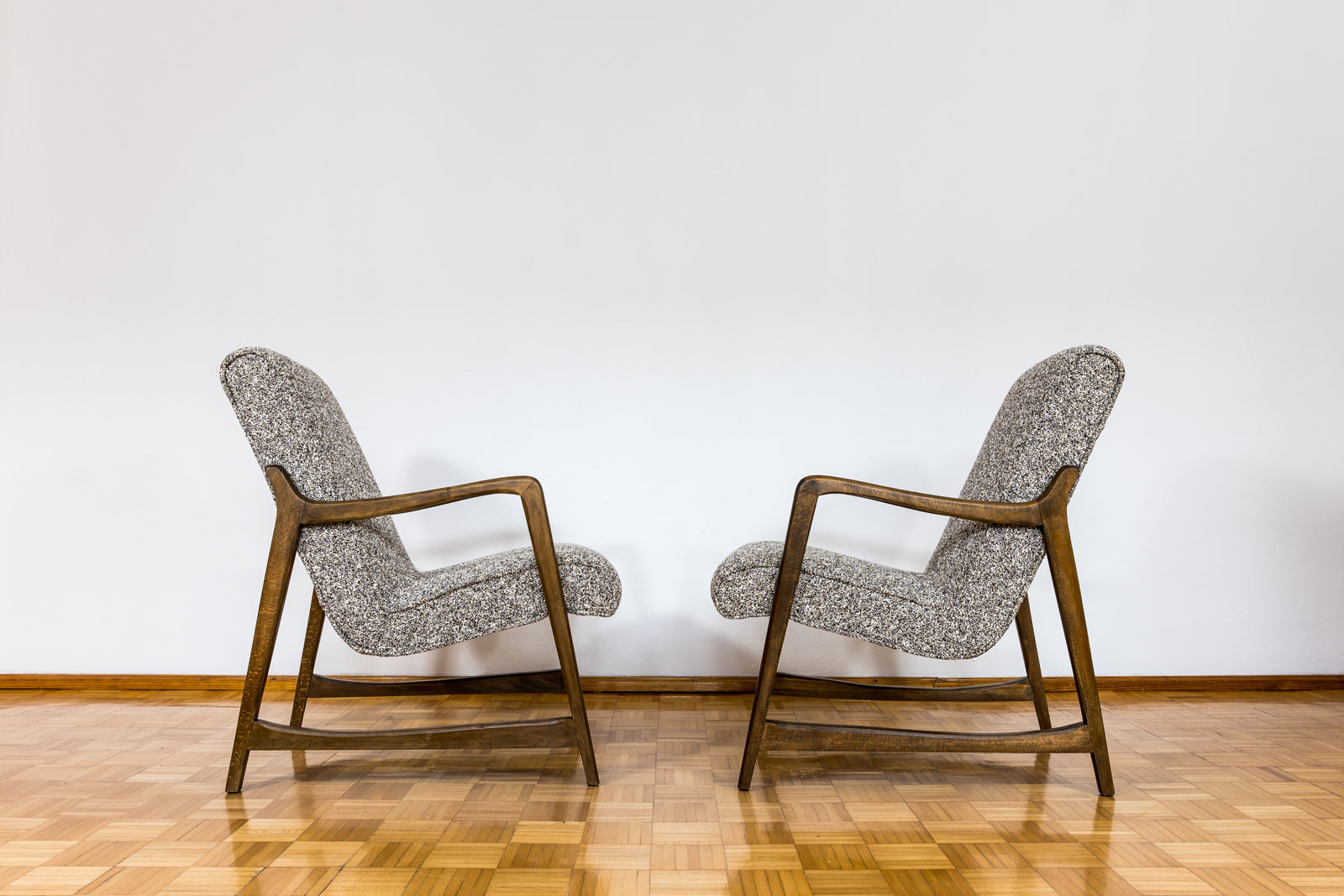 Set_of_2_Armchairs_Type_364_by_Barbara_Fenrych_W_c_awska_Poland_1960_s