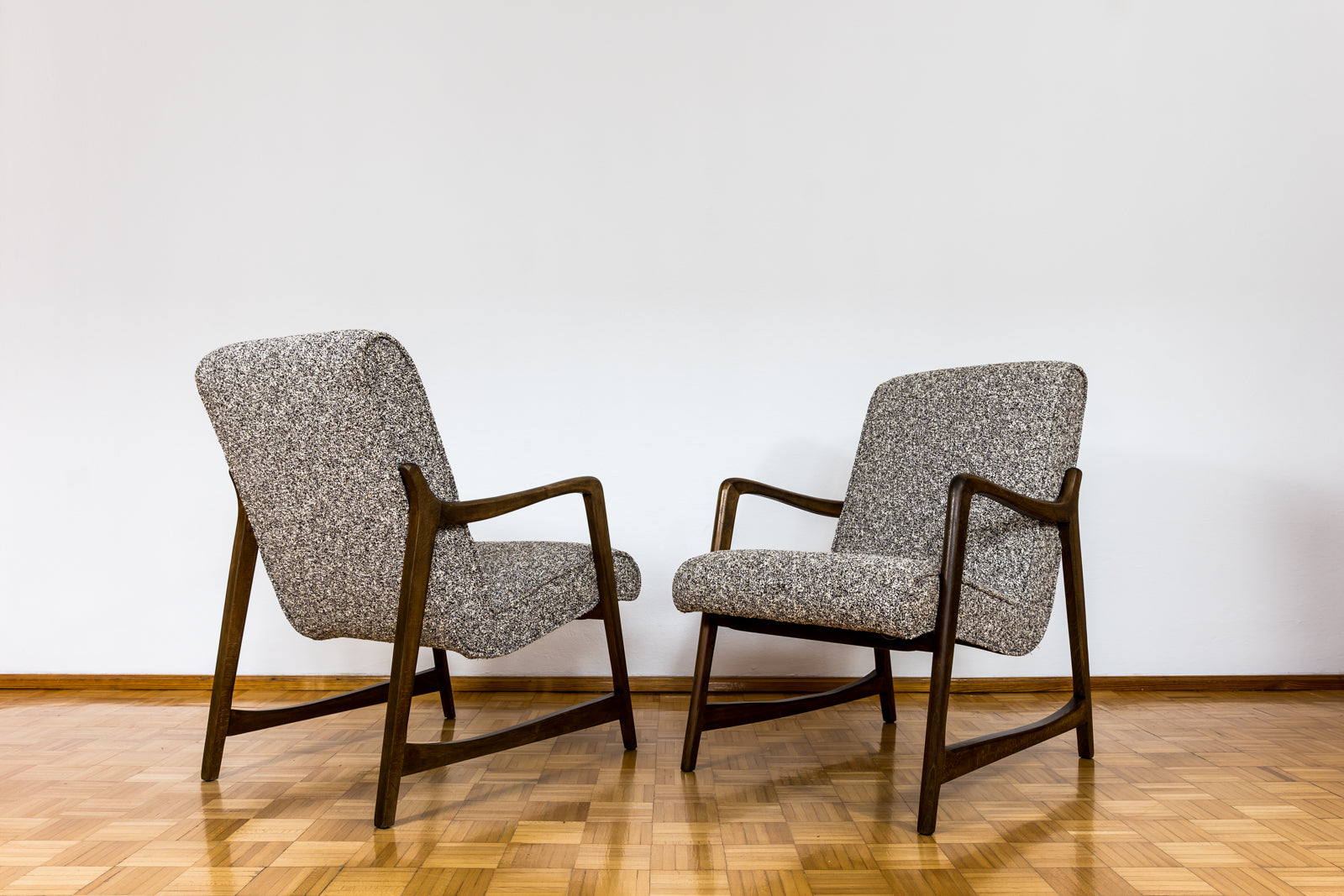 Set_of_2_Armchairs_Type_364_by_Barbara_Fenrych_W_c_awska_Poland_1960_s