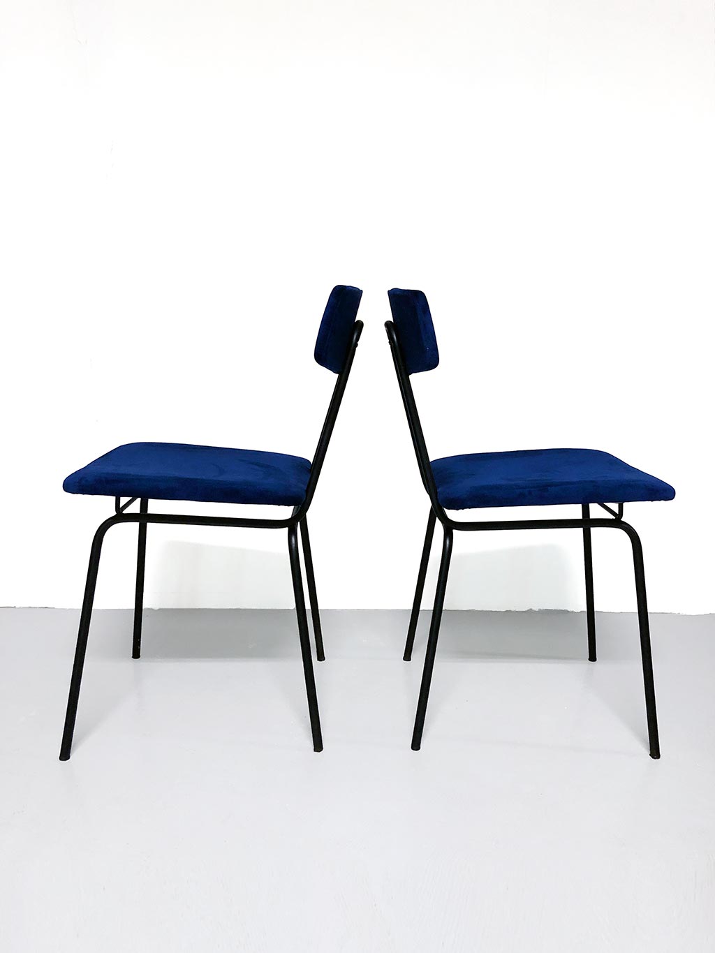 Set_of_2_Italian_Chairs_in_the_Style_of_Elettra_for_BBPR_1960s