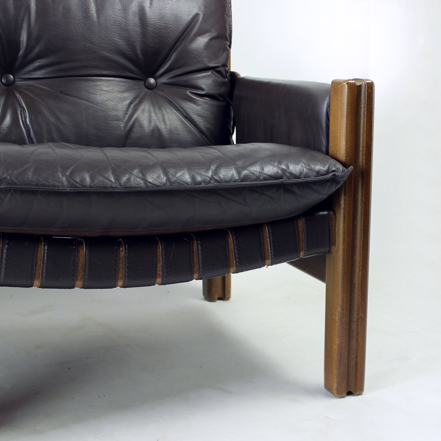 Set_of_2_Sofa_in_Walnut_And_Leather_By_Boris_H_la_For_Ton_1986