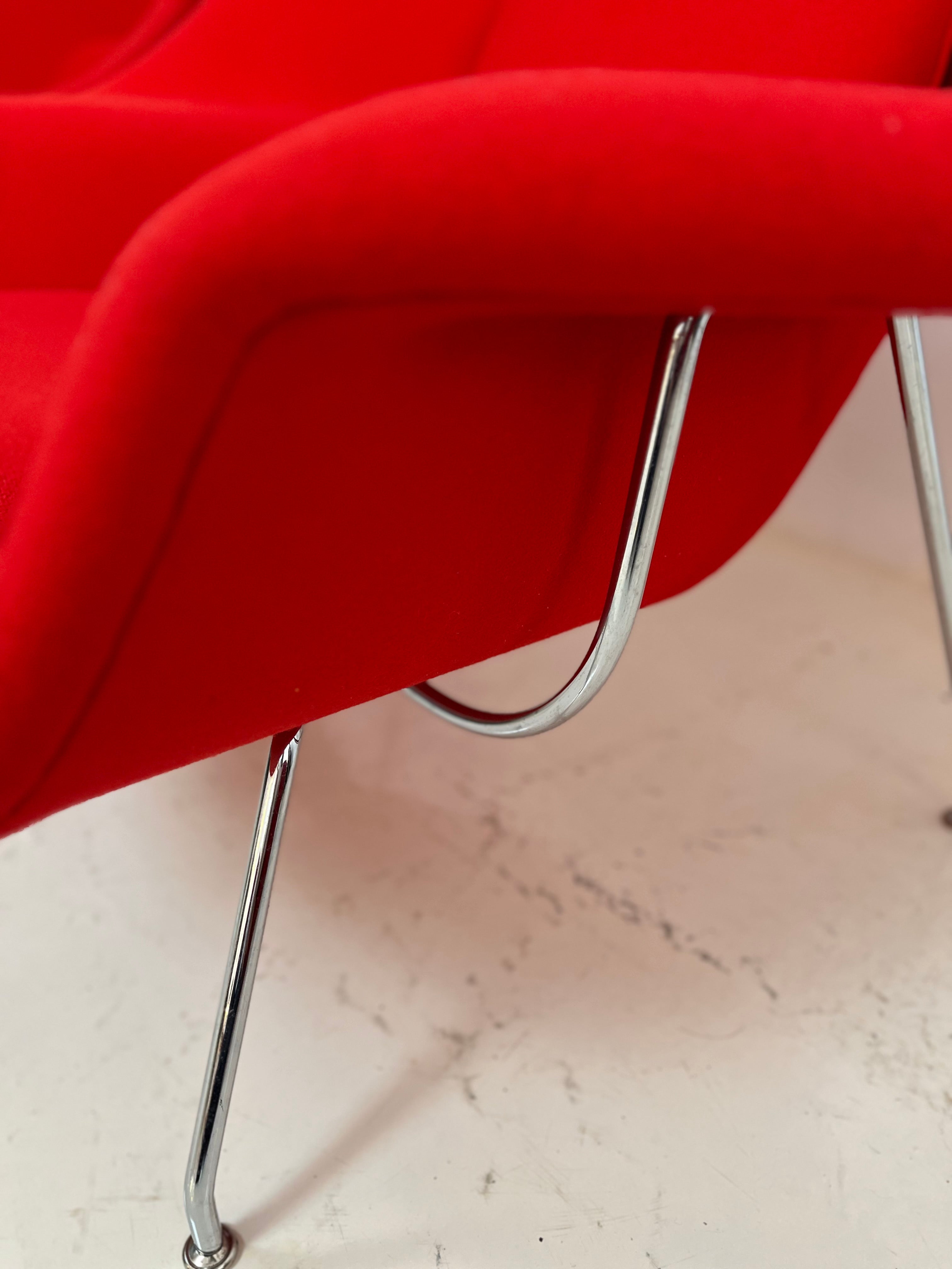 Set_of_2_Womb_Armchairs_byo_Eero_Saarinen