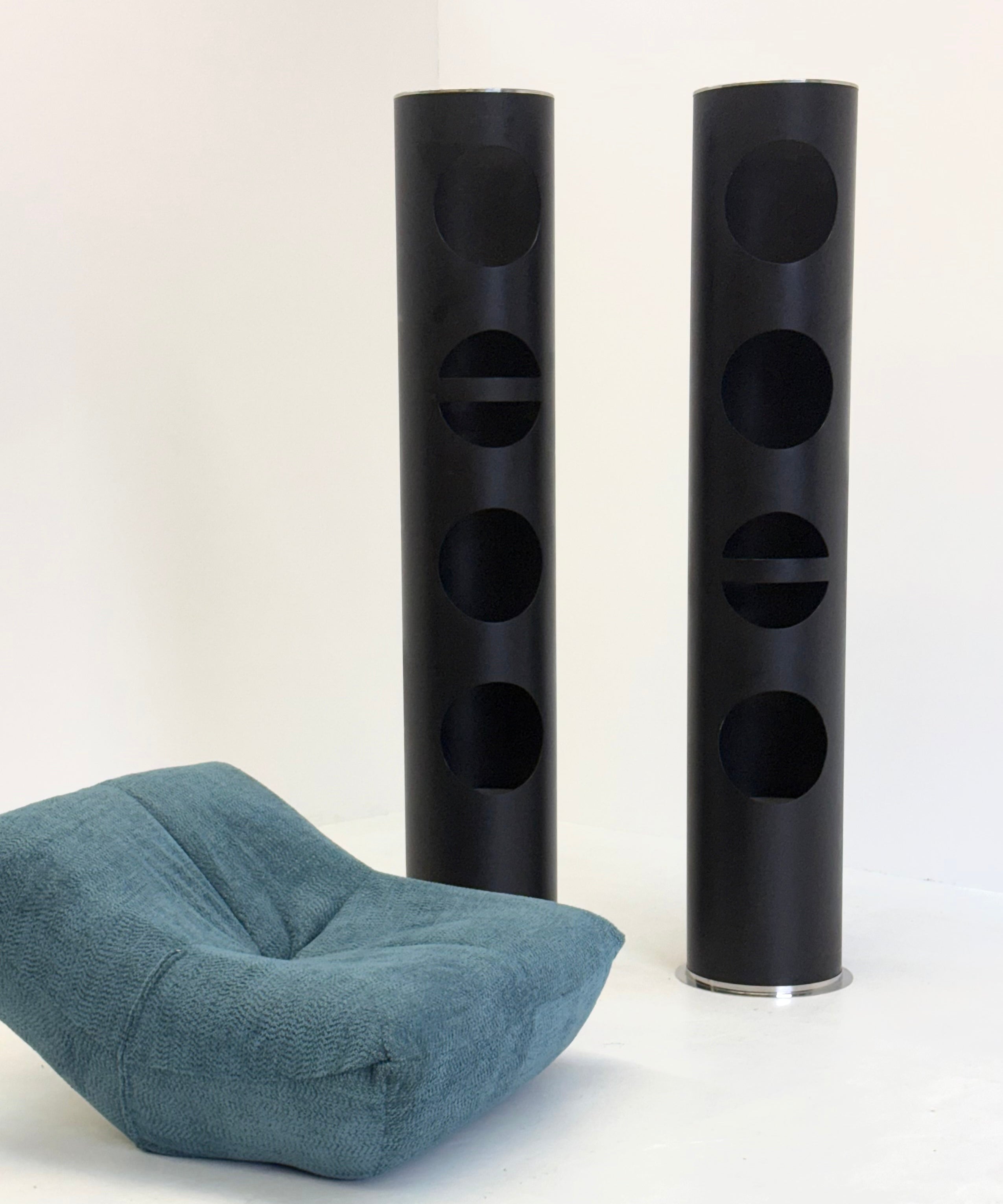 Set_of_2_XL_Space_Age_bookcases_by_Arch_Saccardo_in_black