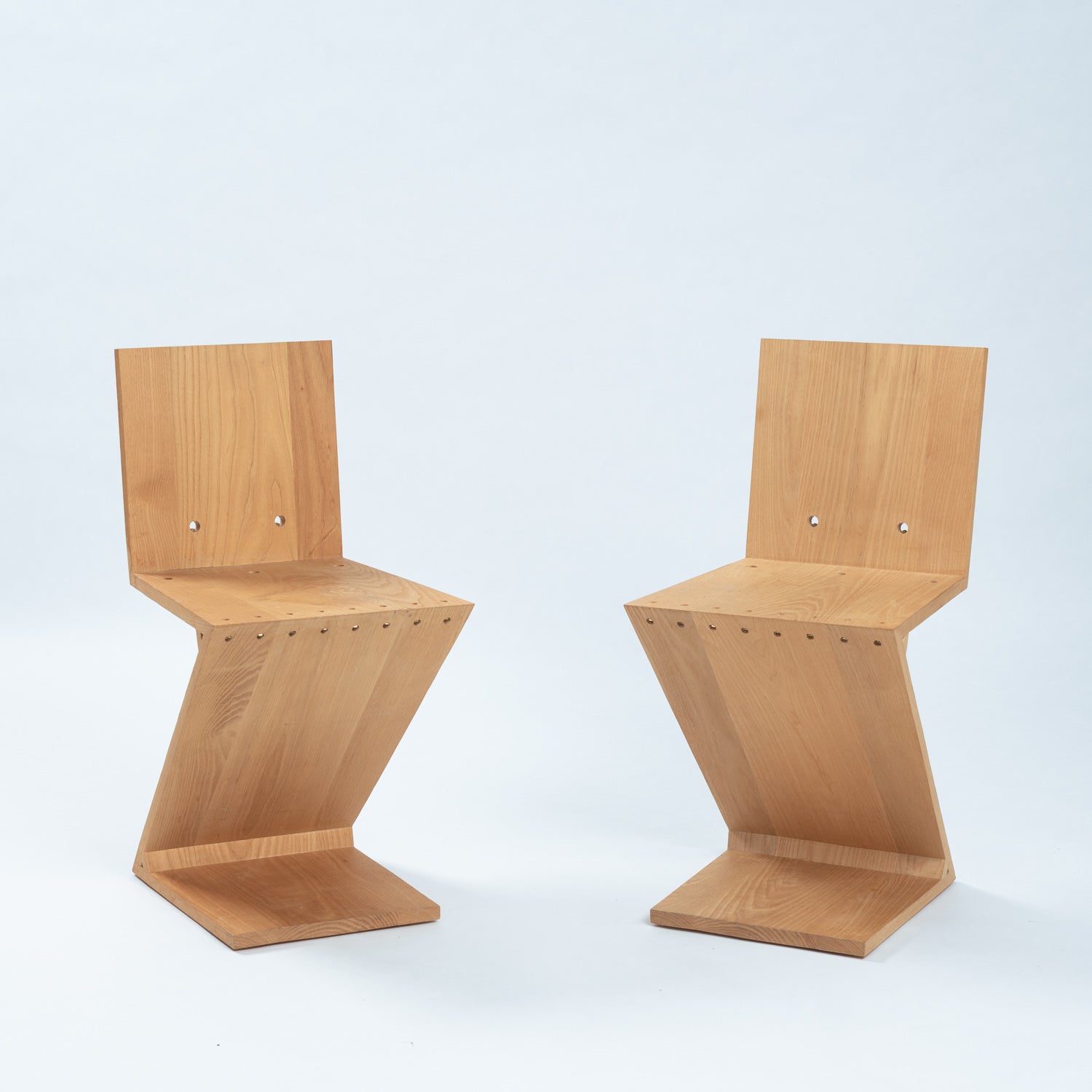 Set_of_2_Zigzag_Chairs_in_Elmwood_attributed_to_Gerrit_Thomas_Rietveld_for_Rietveld,_1990s