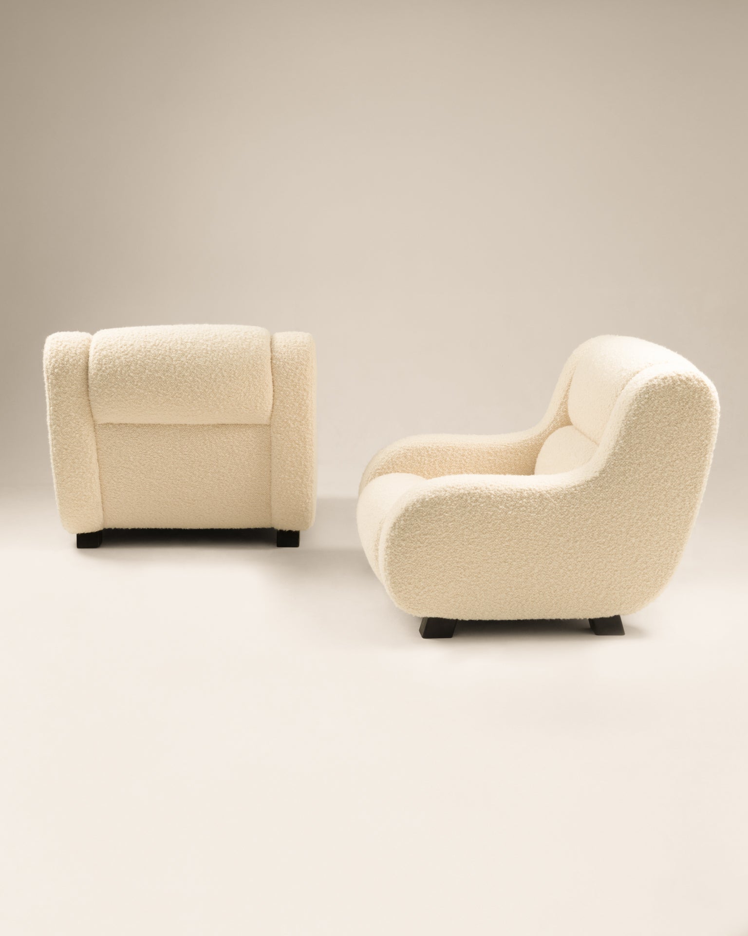 Set_of_2_italian_organic_armchairs_Italy_70s