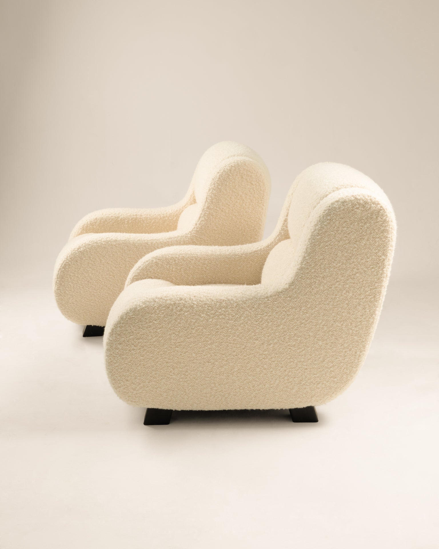 Set_of_2_italian_organic_armchairs_Italy_70s