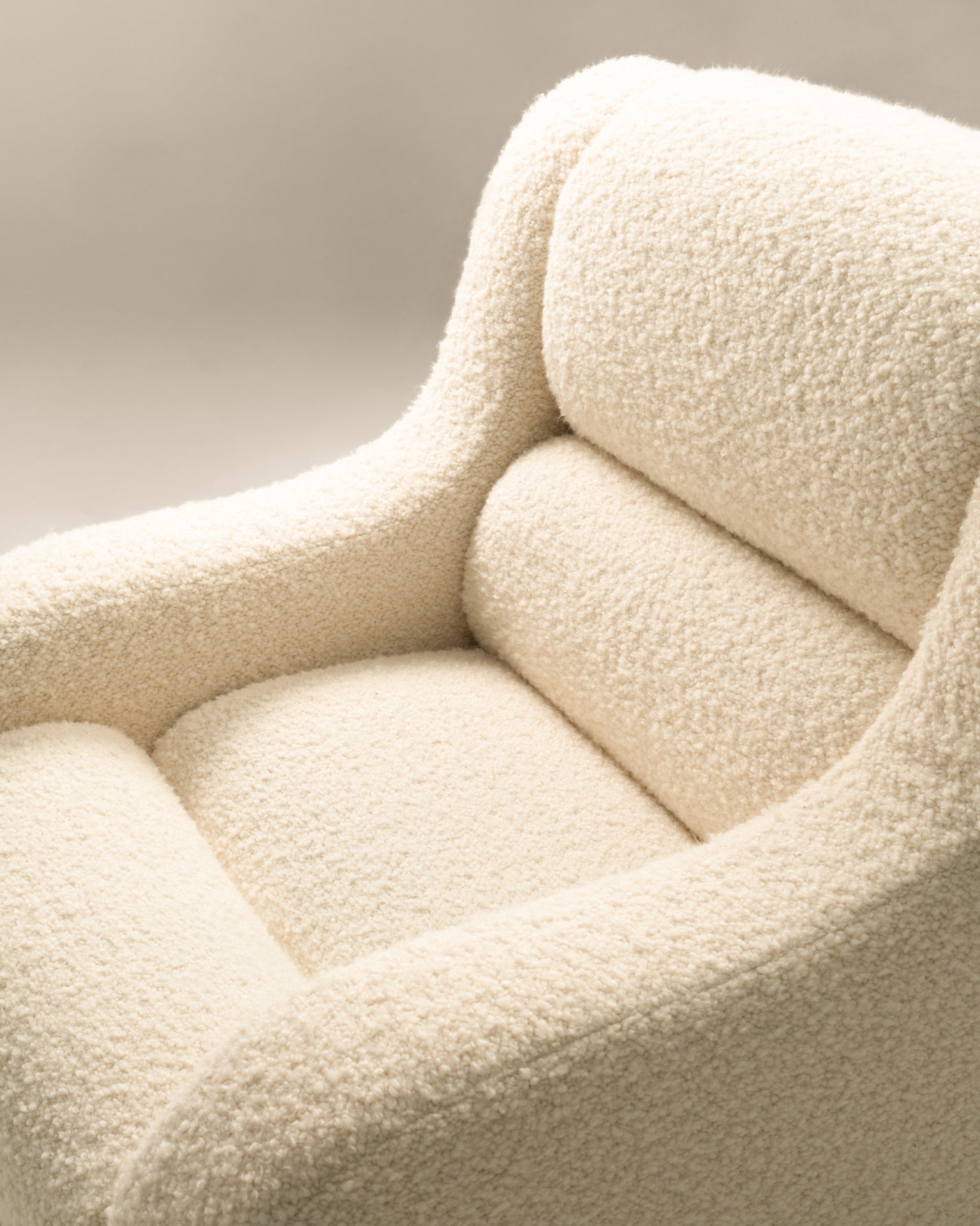 Set_of_2_italian_organic_armchairs_Italy_70s