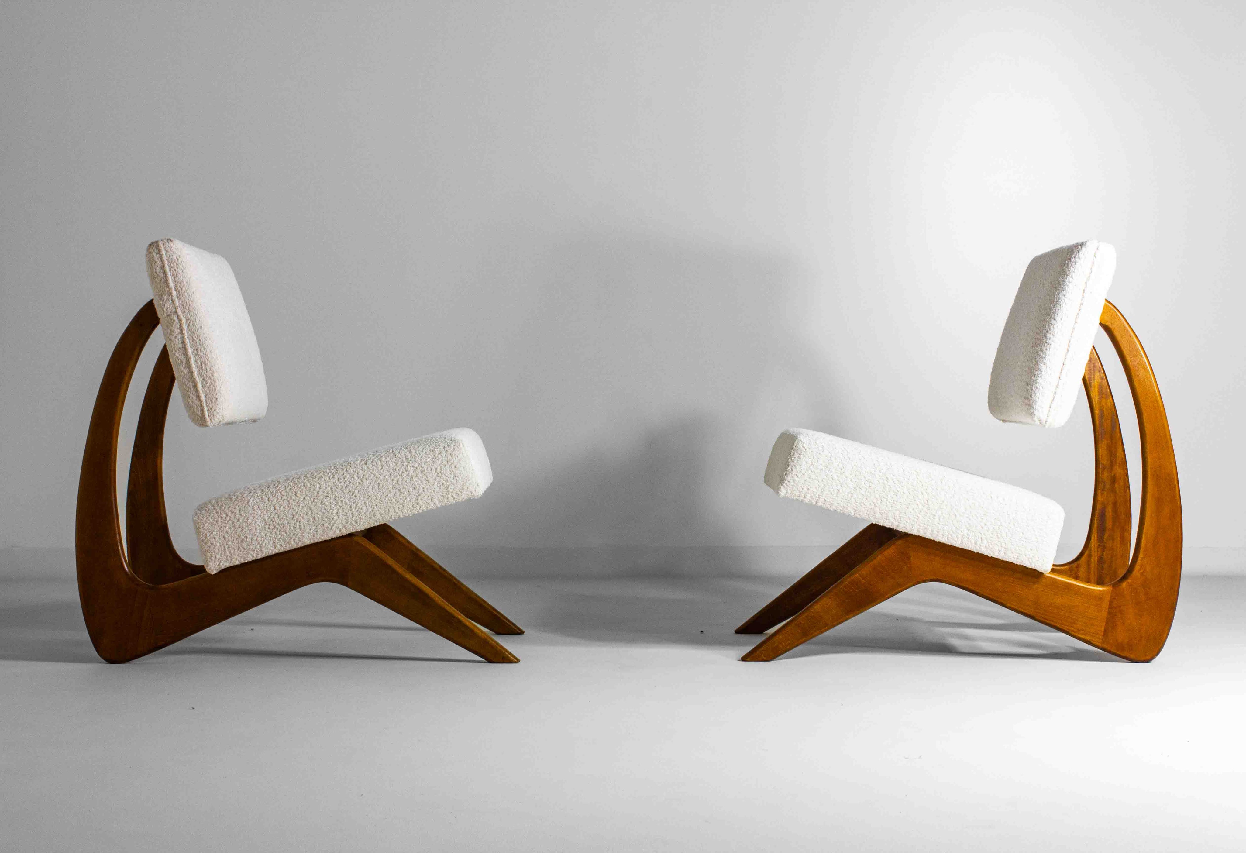 Set_of_2_sculptural_modernist_lounge_chairs