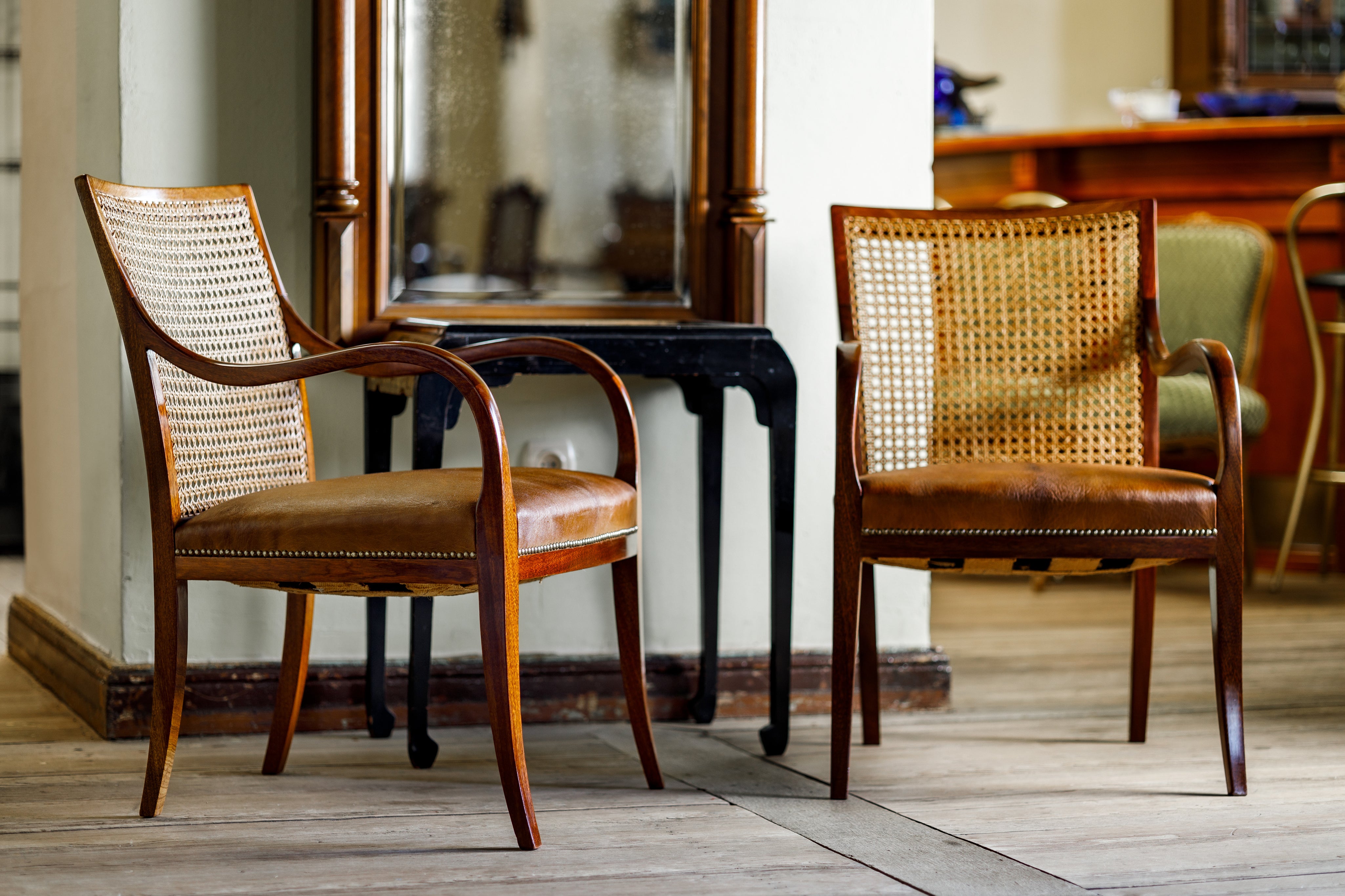 Set_of_4_Armchairs_in_Leather_and_Rattan_by_Frits_Henningsen
