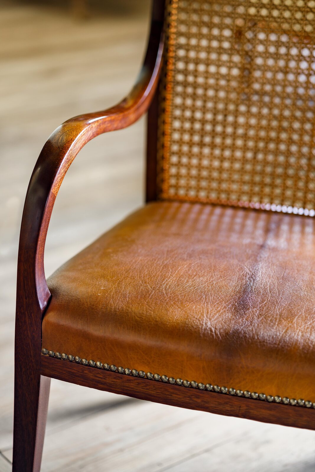 Set_of_4_Armchairs_in_Leather_and_Rattan_by_Frits_Henningsen