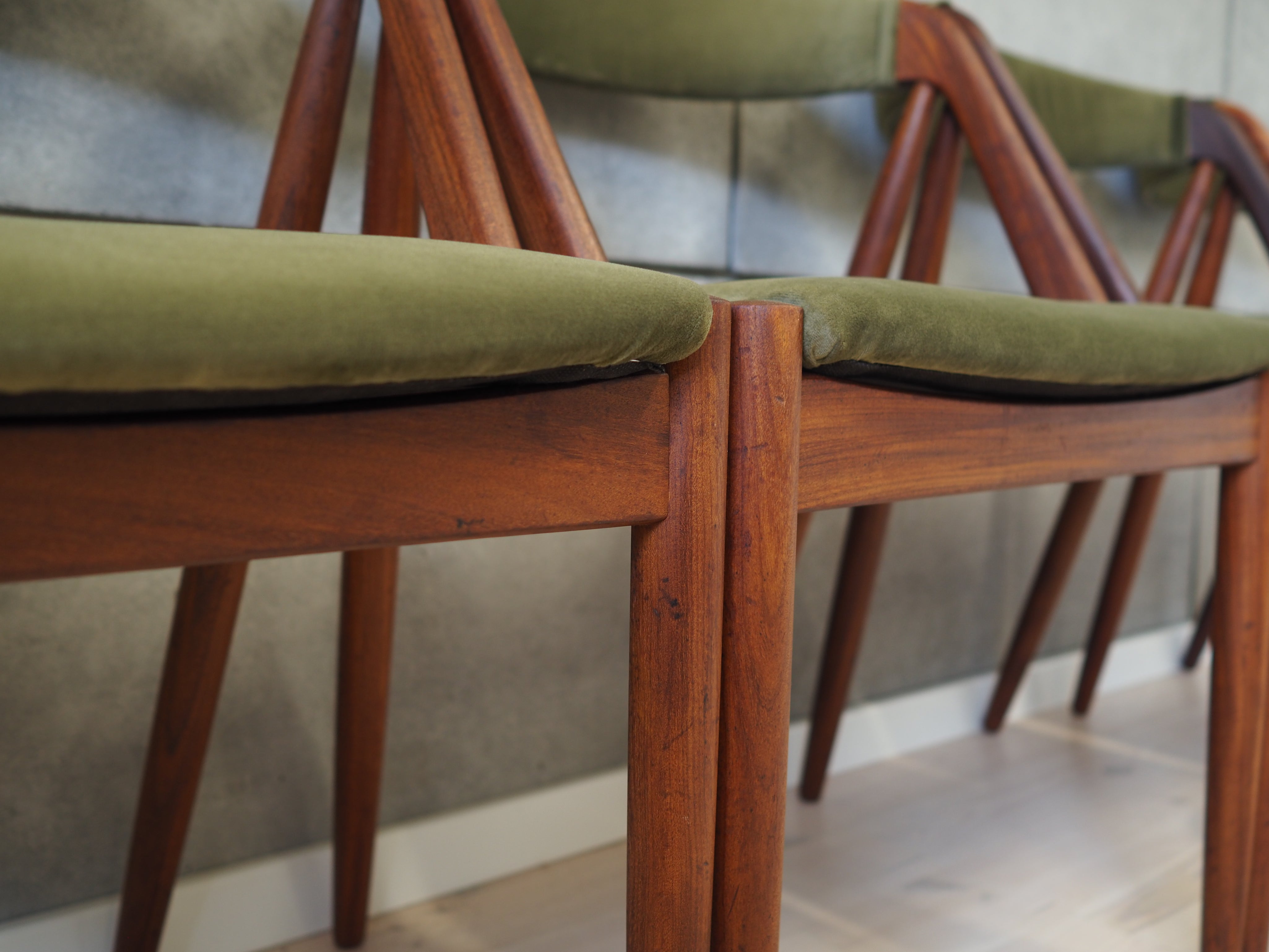 Set_of_4_Danish_Rosewood_Chairs_1970s_by_Kai_Kristiansen
