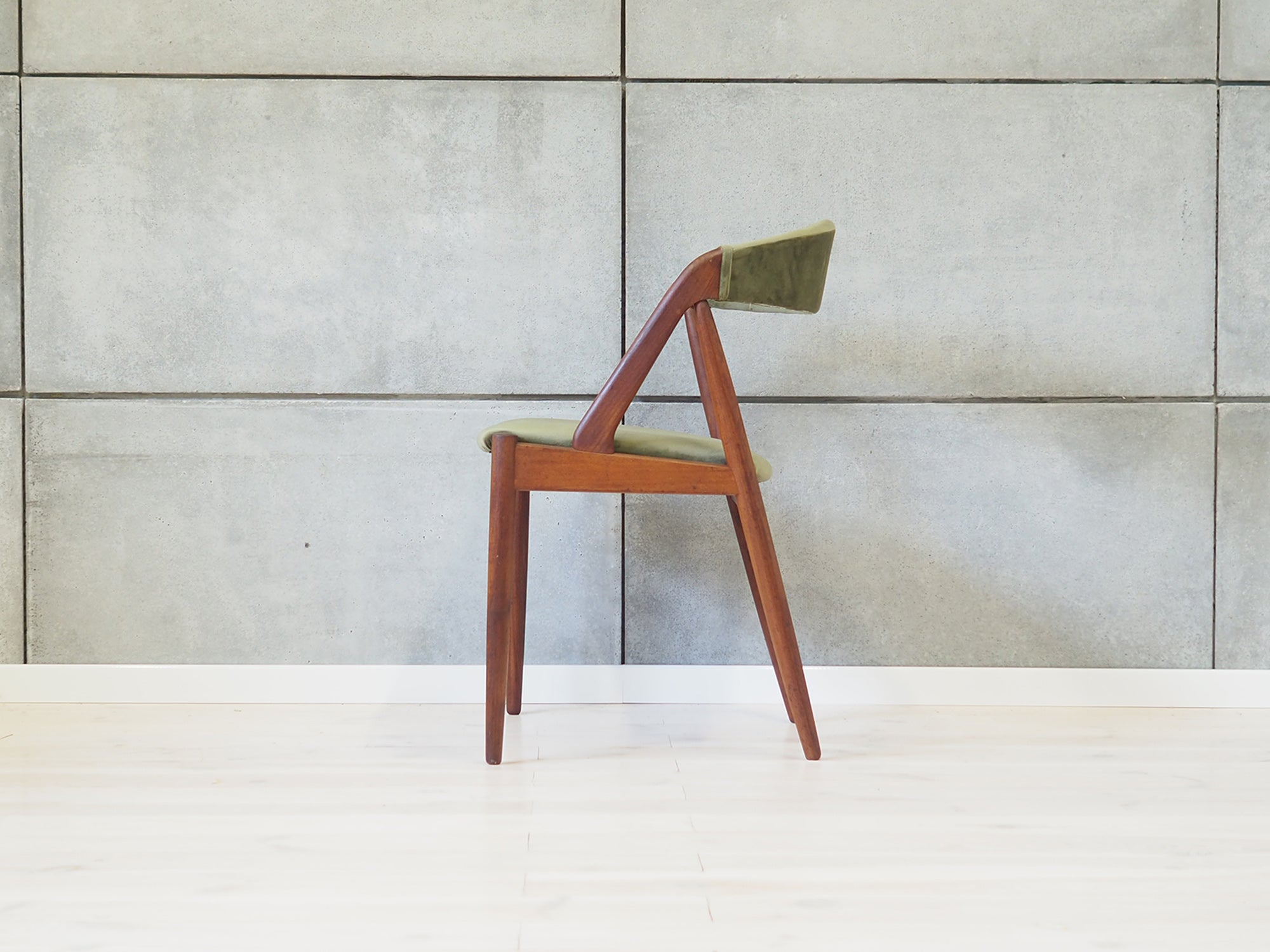 Set_of_4_Danish_Rosewood_Chairs_1970s_by_Kai_Kristiansen