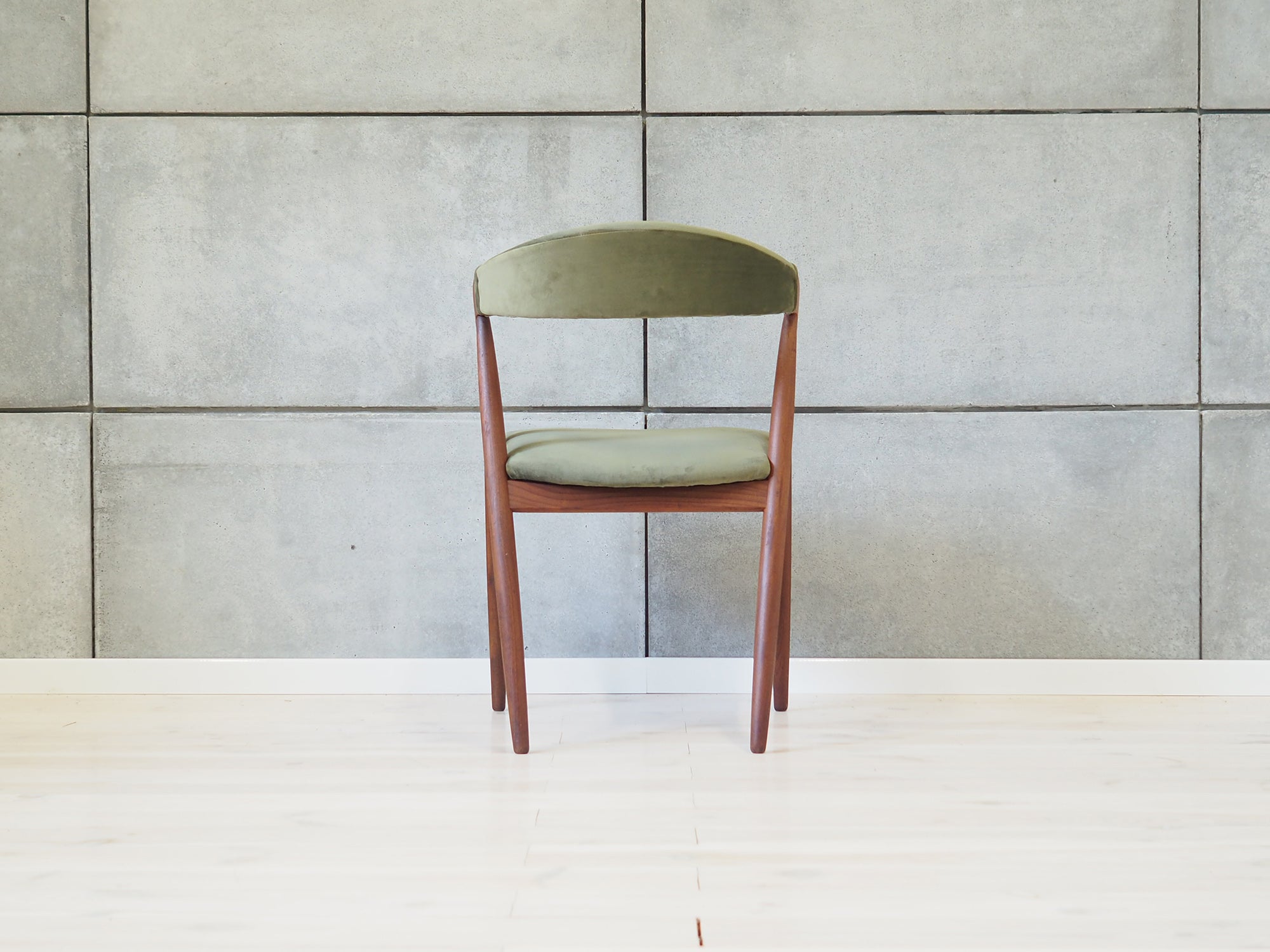 Set_of_4_Danish_Rosewood_Chairs_1970s_by_Kai_Kristiansen