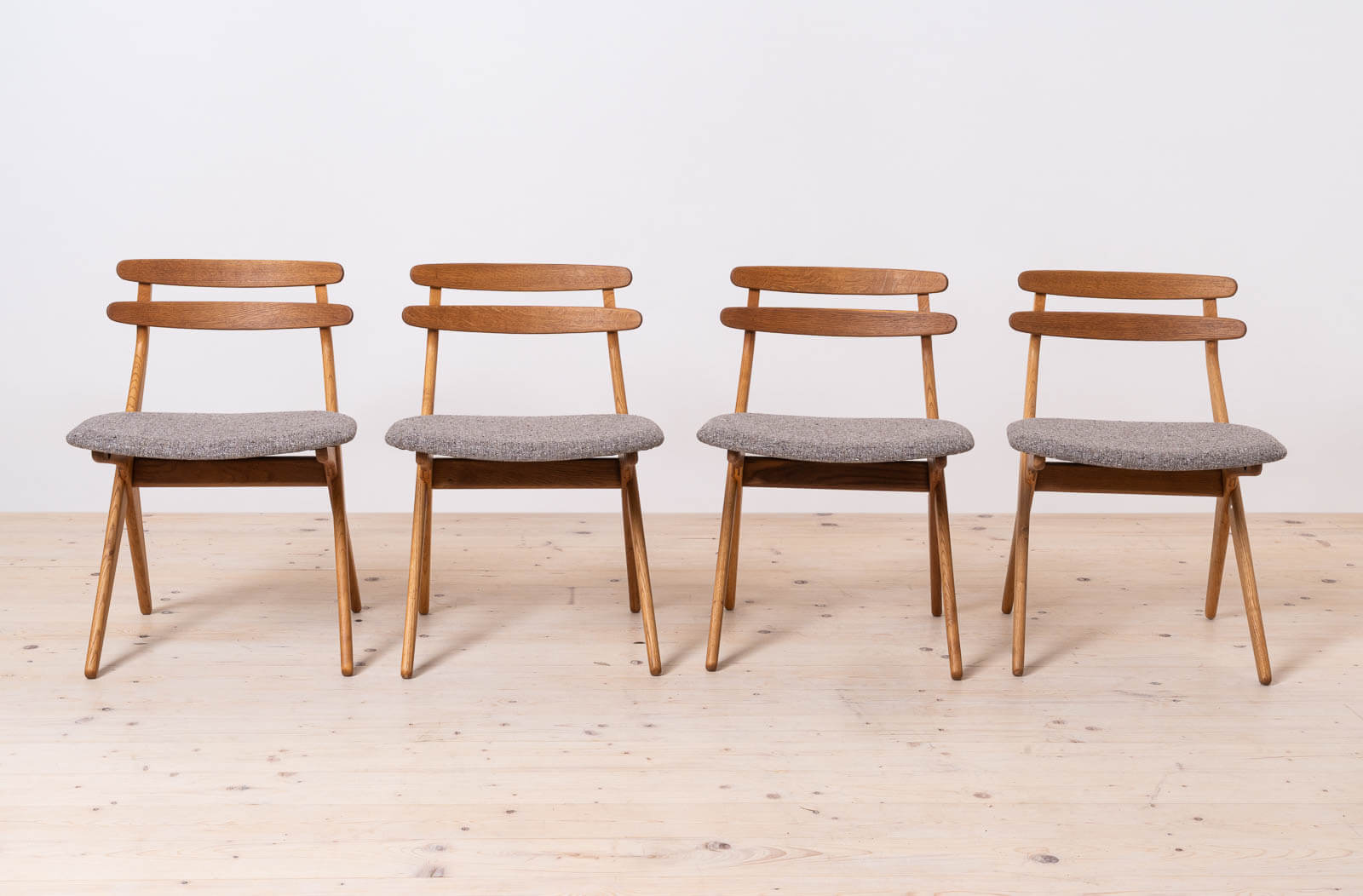 Set_of_4_Dining_Chairs_model_SAKS_by_Poul_Volther_Timless_Danish_Design_Fully_Restored
