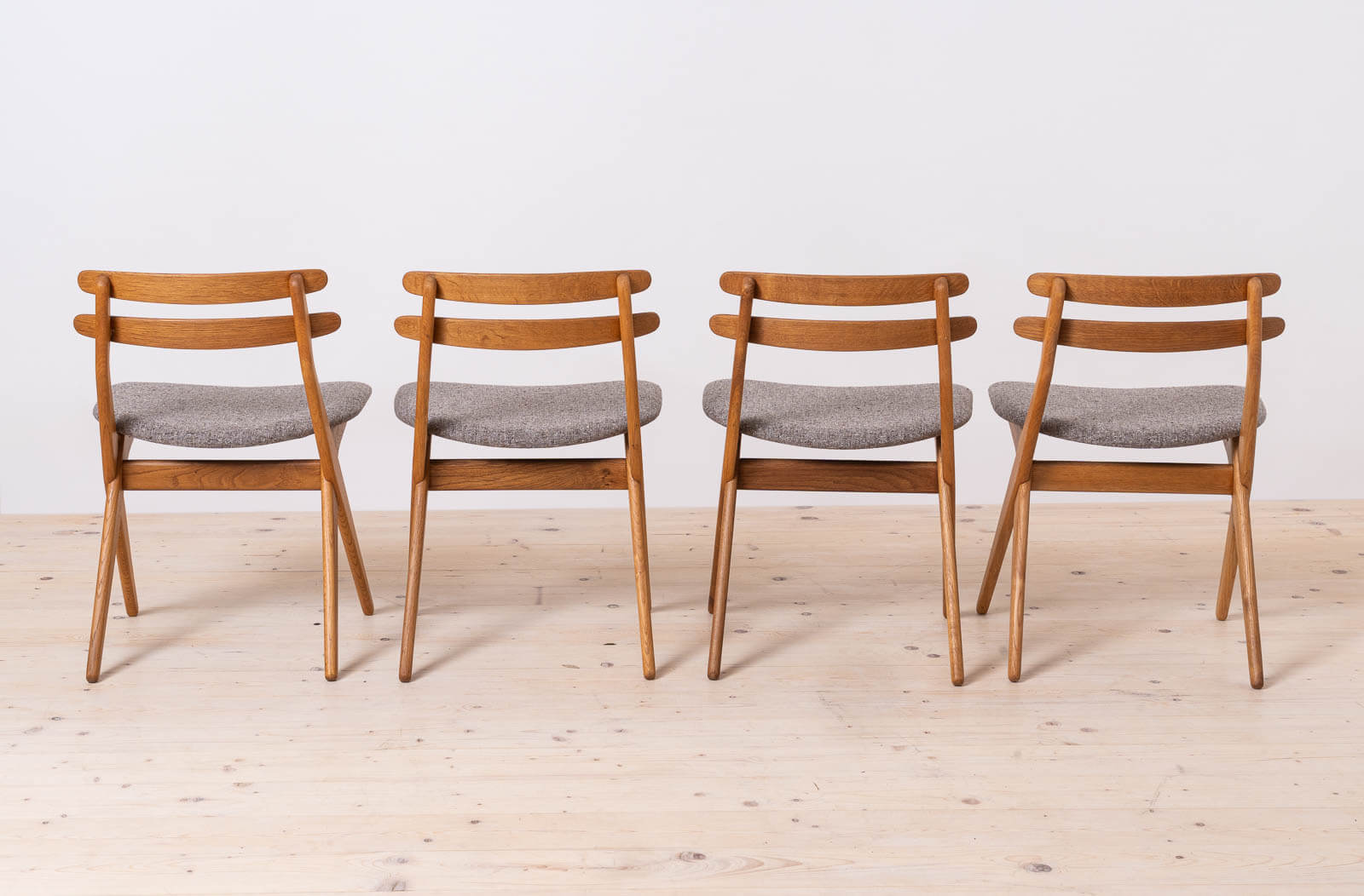 Set_of_4_Dining_Chairs_model_SAKS_by_Poul_Volther_Timless_Danish_Design_Fully_Restored