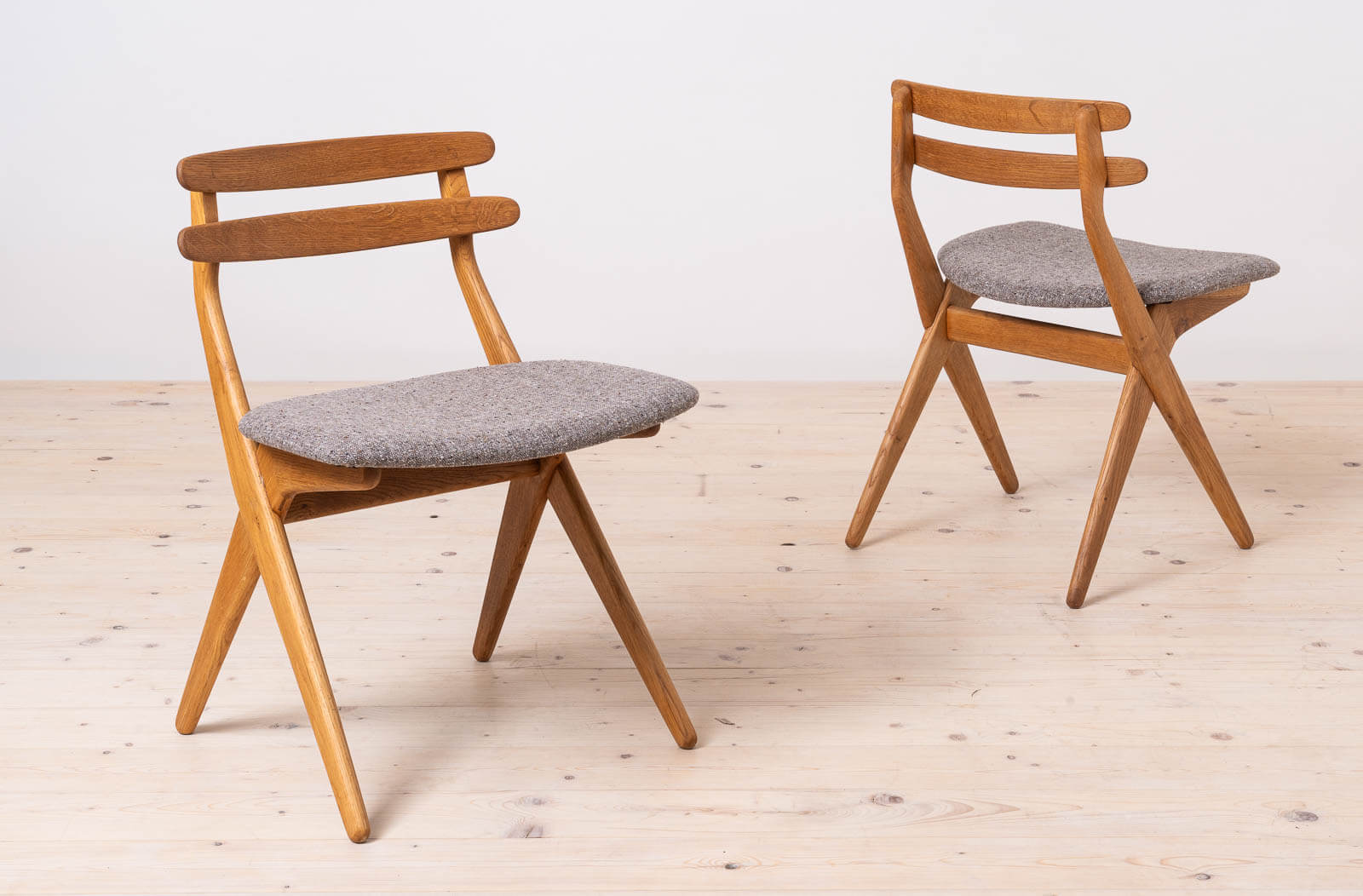 Set_of_4_Dining_Chairs_model_SAKS_by_Poul_Volther_Timless_Danish_Design_Fully_Restored