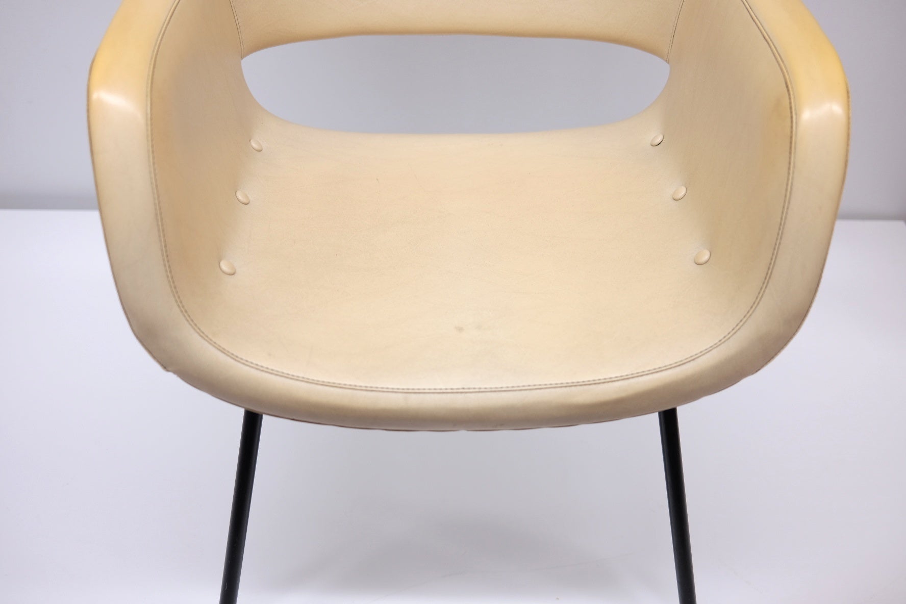 Set_of_4_Eero_Aarnio_Viking_chair_2116