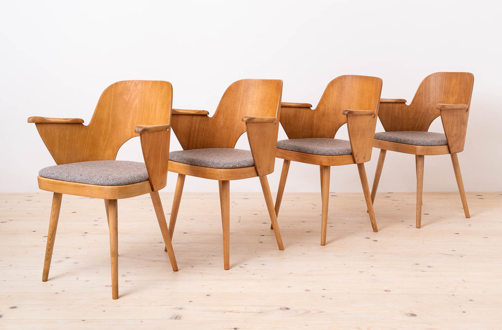Set_of_4_Mid_Century_Dining_Chairs_by_Lubomir_Hofmann,_Fully_Restored