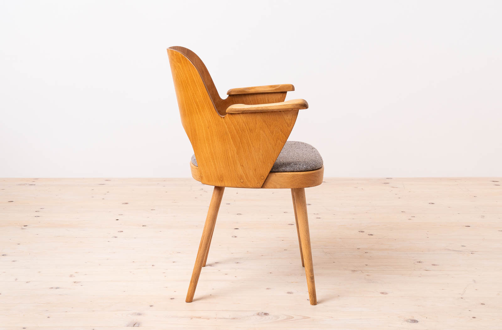 Set_of_4_Mid_Century_Dining_Chairs_by_Lubomir_Hofmann,_Fully_Restored
