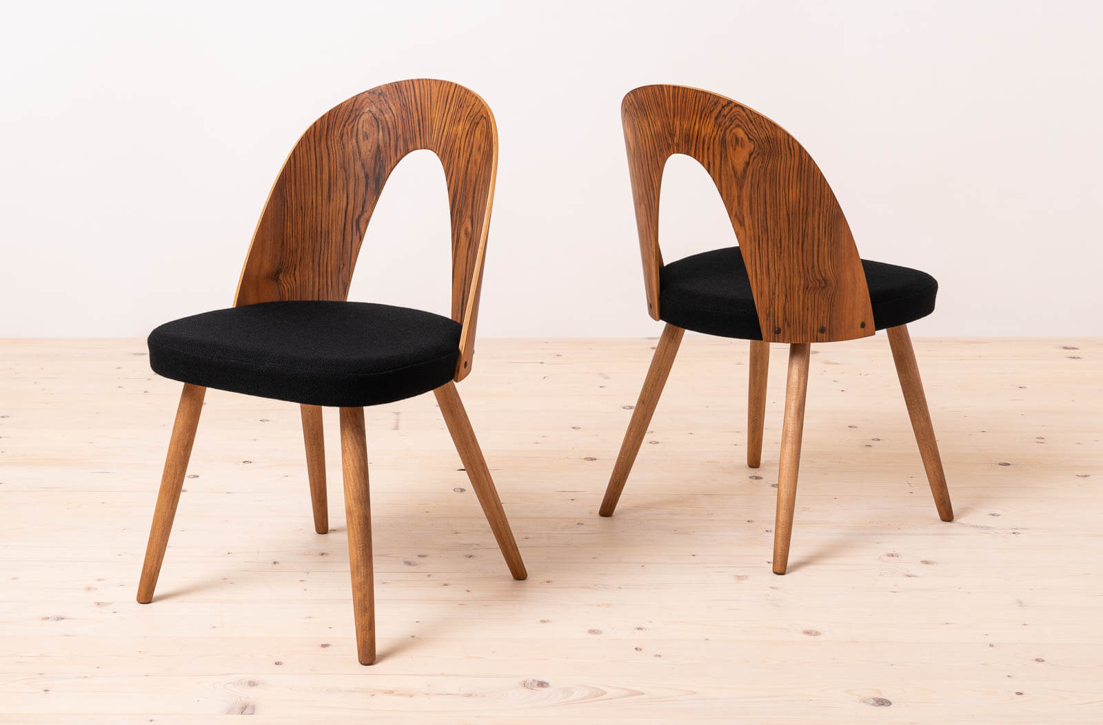 Set_of_4_Midcentury_Dining_Chairs_by_Antonin_uman_Reupholstered_in_Kvadrat_Fabric