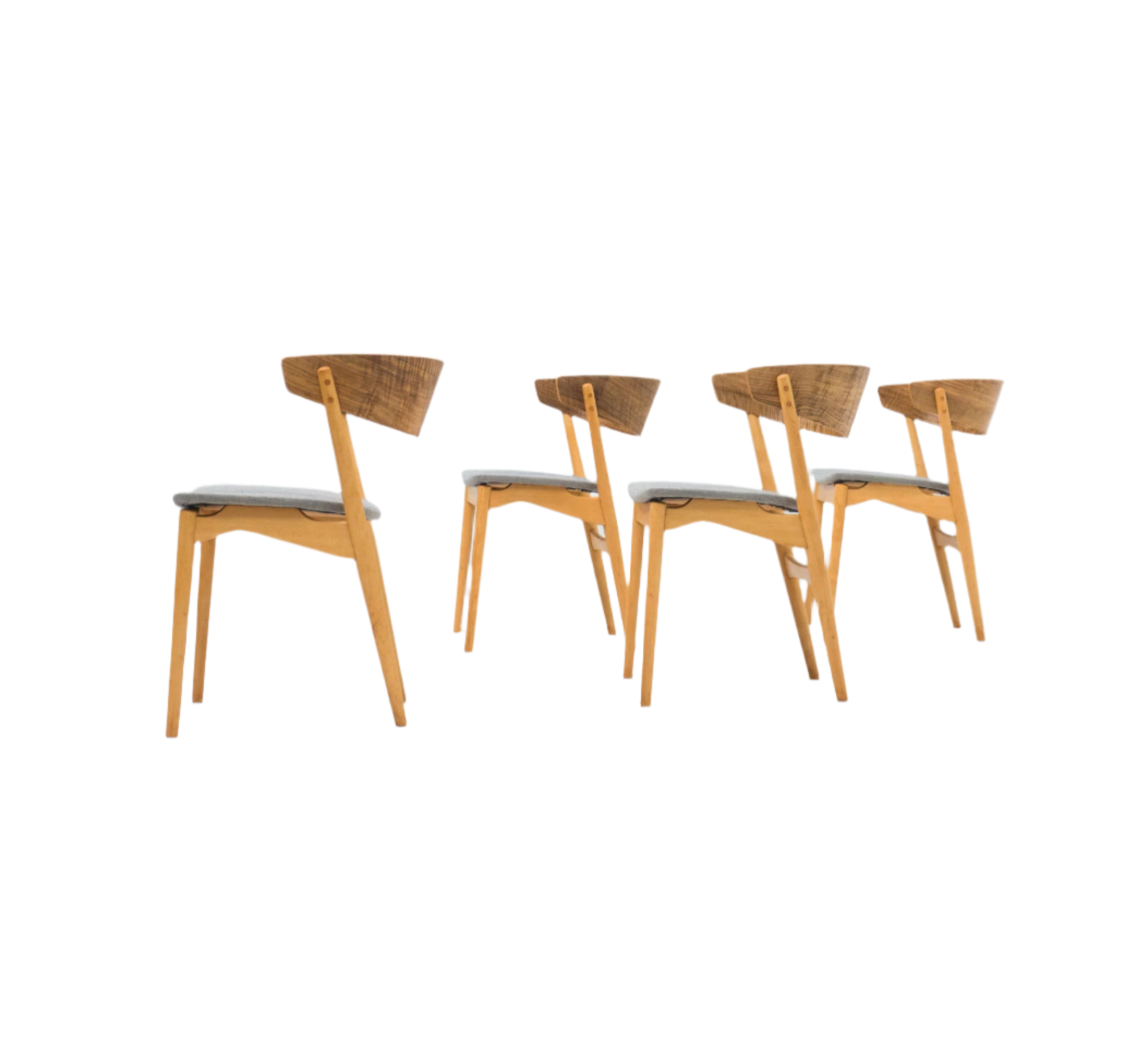 Set_of_4_No._7_dining_chairs_designed_by_Helge_Sibast