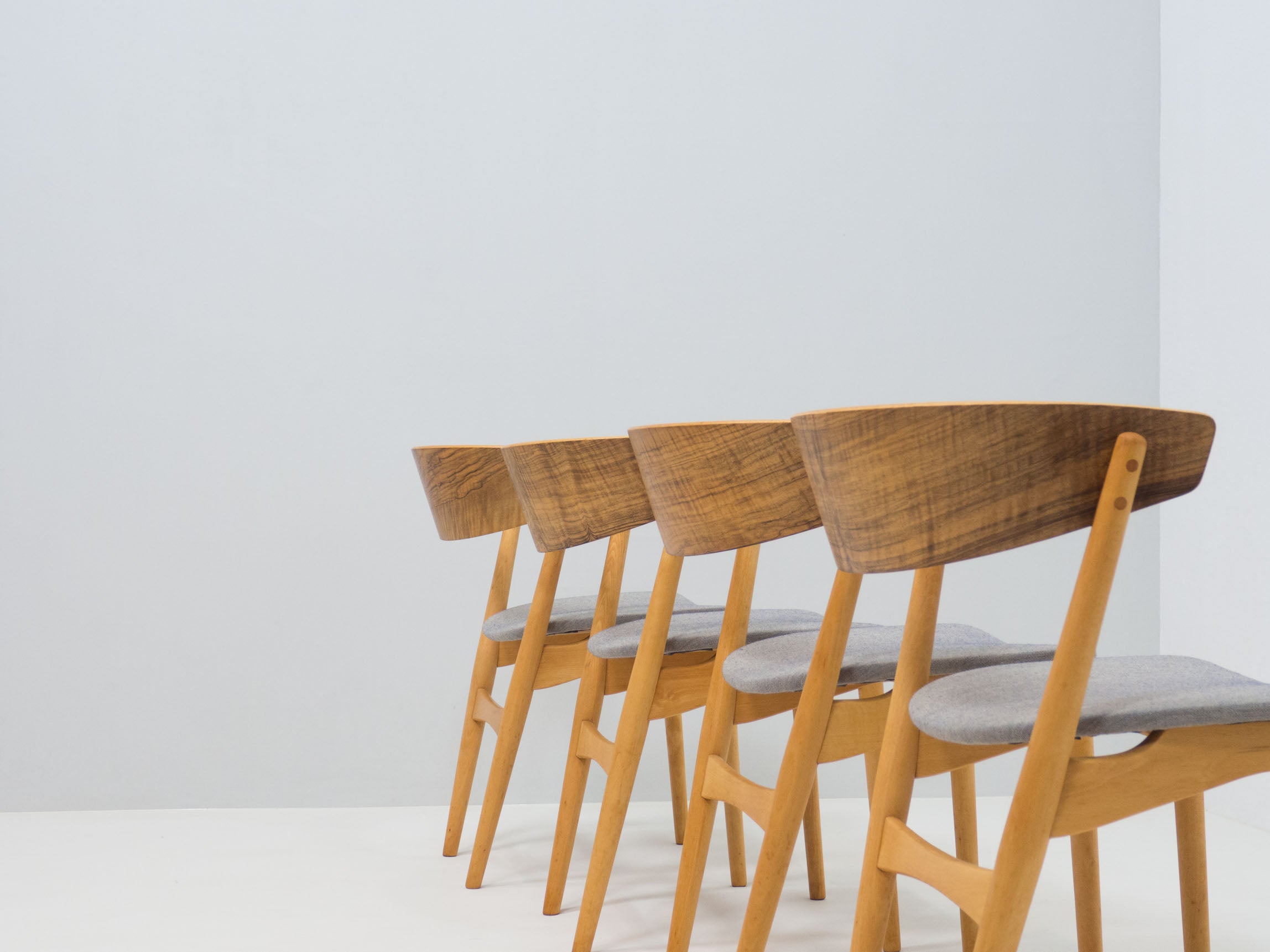 Set_of_4_No._7_dining_chairs_designed_by_Helge_Sibast
