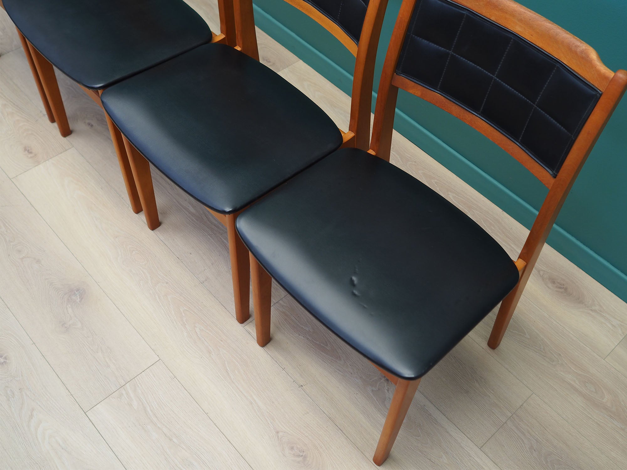 Set_of_4_beech_chairs_Danish_design_1970s_production_Denmark