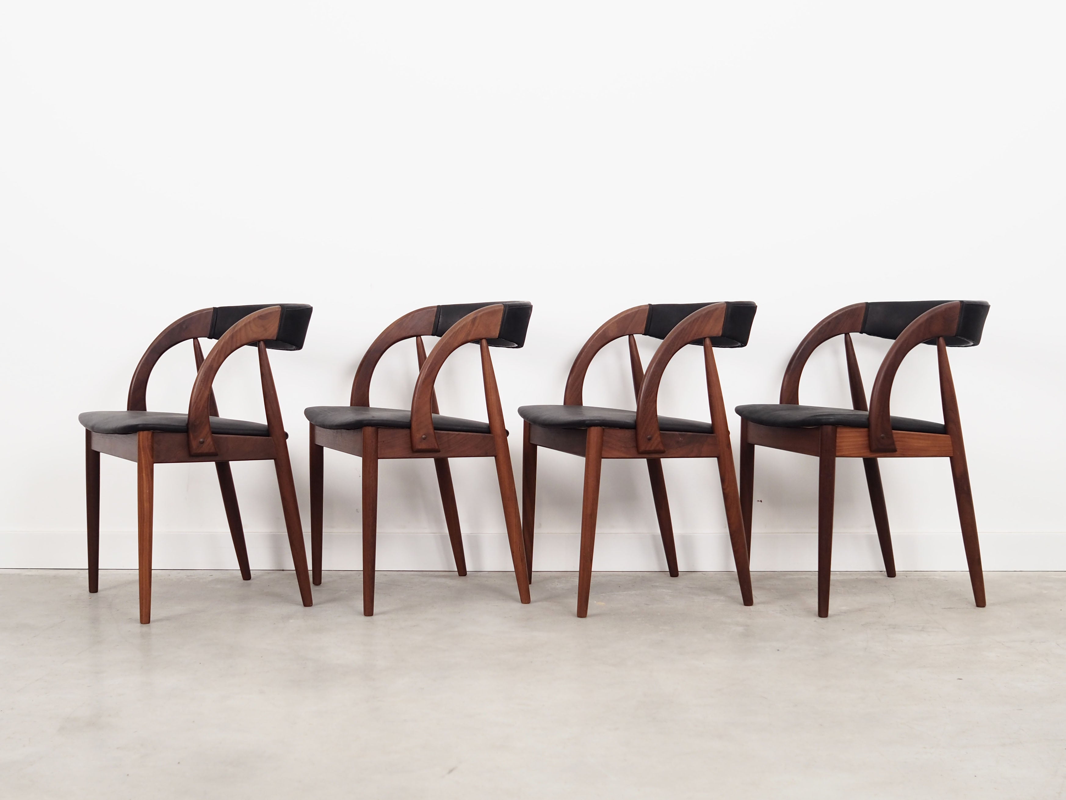 Set_of_4_teak_chairs_Danish_design_1970s_manufacturer_Orte_Mobelfabrik