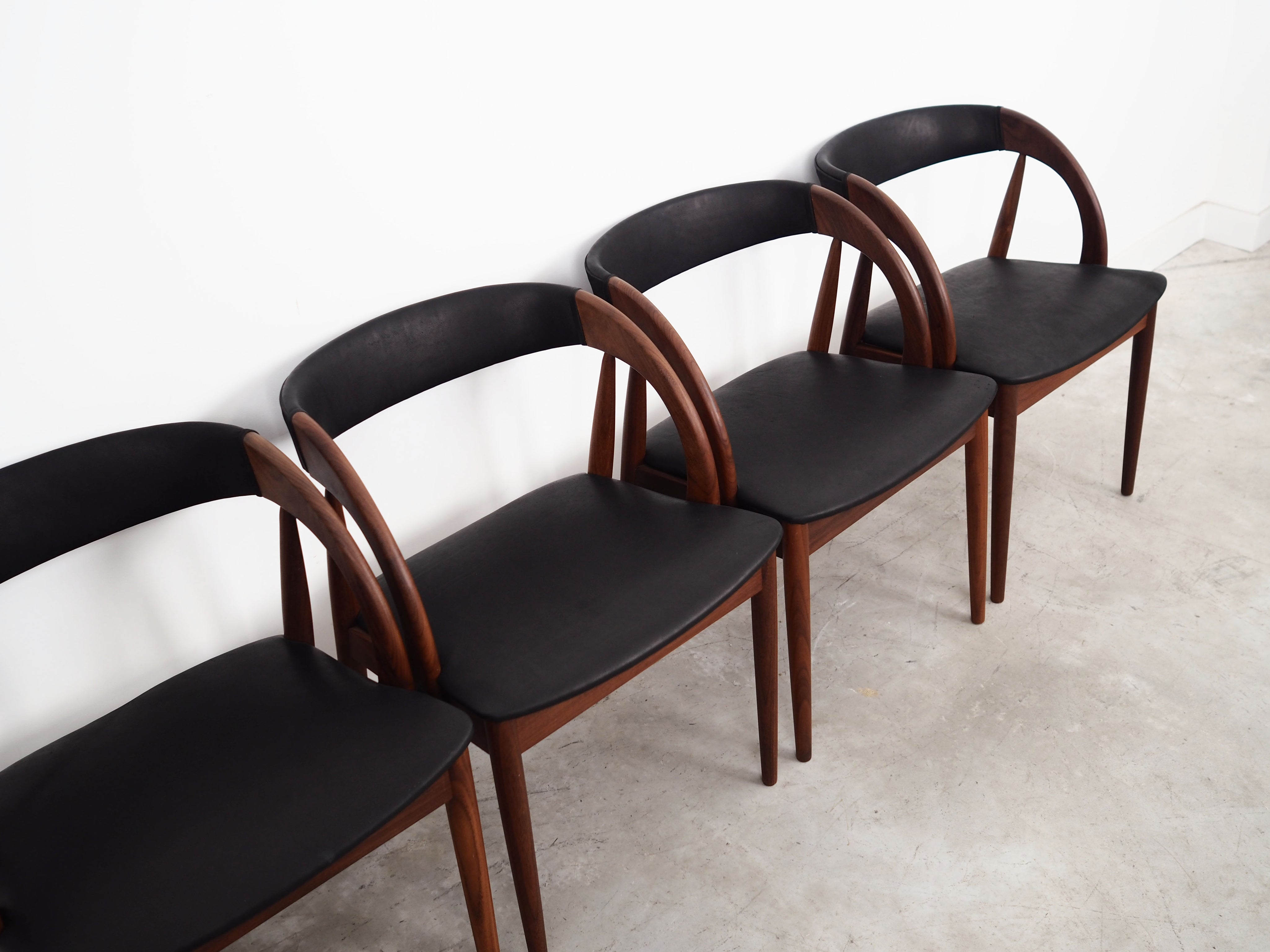 Set_of_4_teak_chairs_Danish_design_1970s_manufacturer_Orte_Mobelfabrik