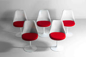Set_of_5_tulip_chairs_with_red_Kvadrat_pillows_Knoll_International_1970