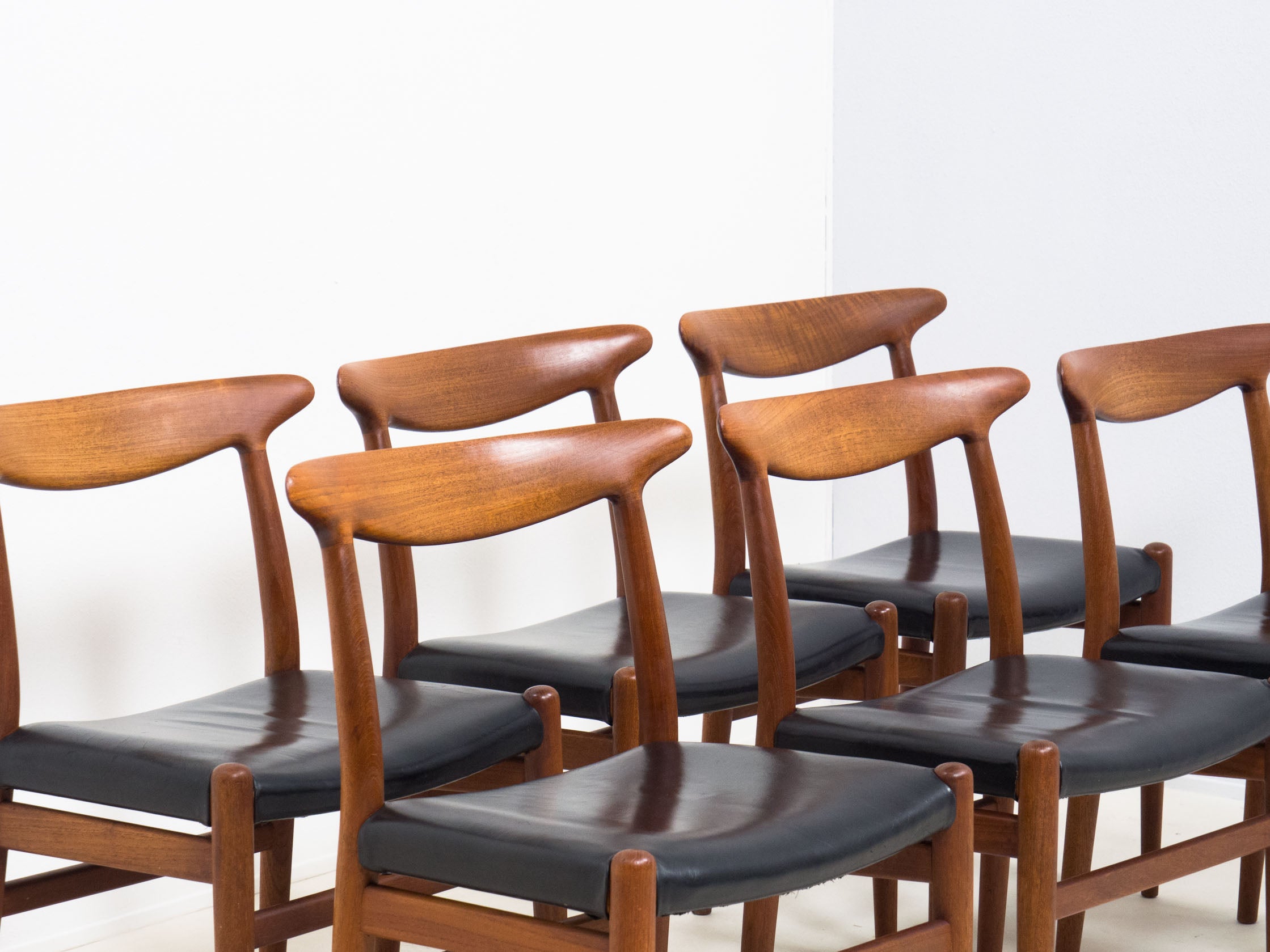 Set_of_6_C.M._Madsen_teak_and_leather_dining_chairs_Hans_J._Wegner