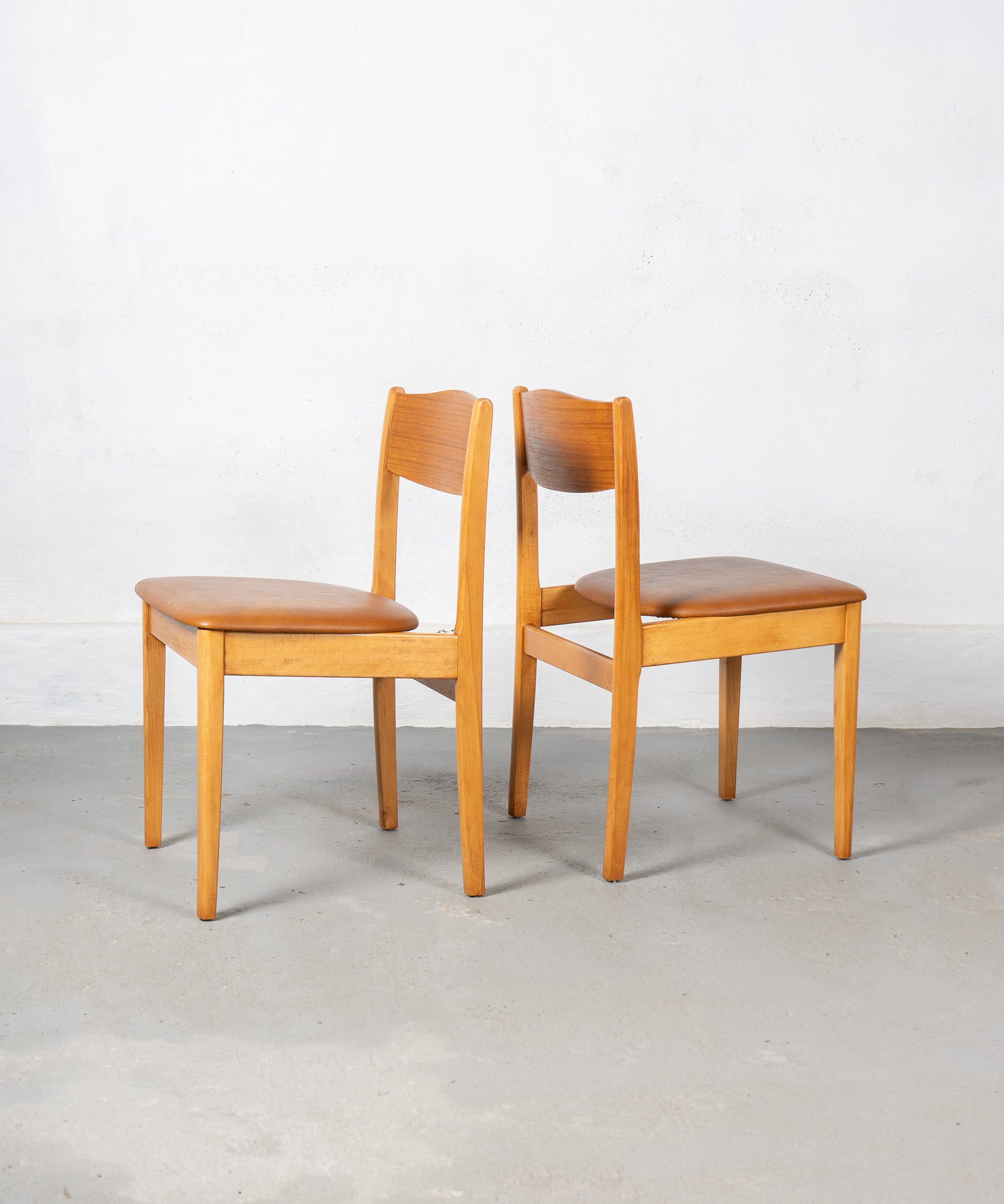Set_of_6_Danish_Dining_Chairs_in_brown_leatherette
