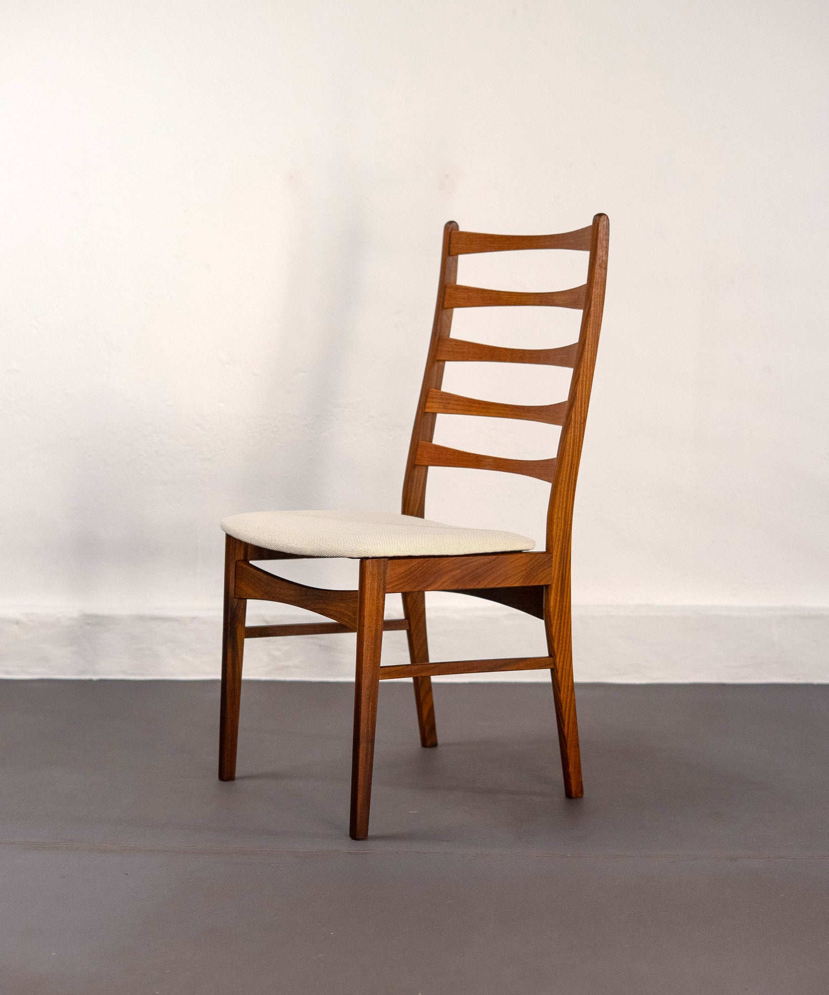 Set_of_6_Danish_Dining_Chairs_in_the_style_of_Niels_Koefoed