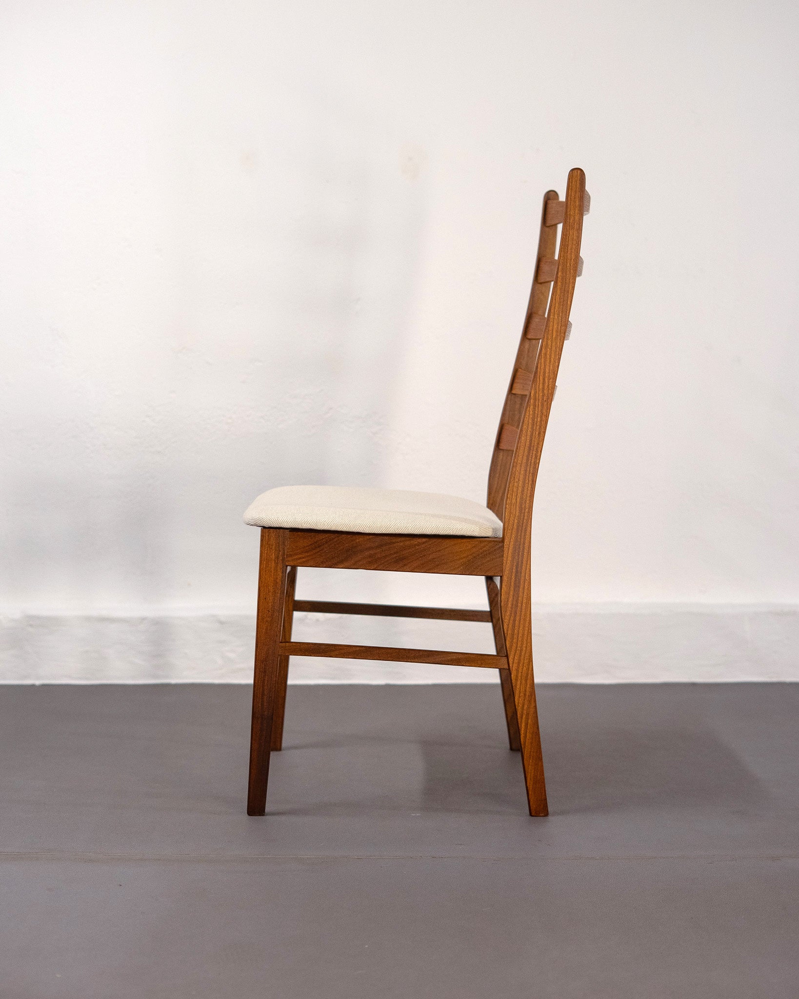 Set_of_6_Danish_Dining_Chairs_in_the_style_of_Niels_Koefoed